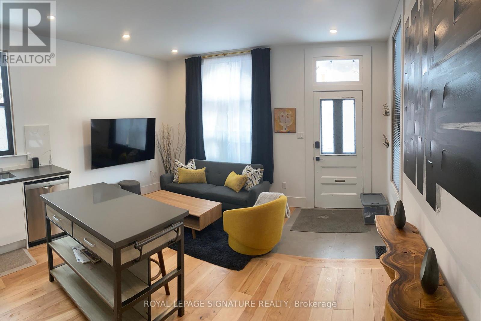 109 Charlton Avenue N, Hamilton, Ontario  L8P 2C5 - Photo 2 - X12514110