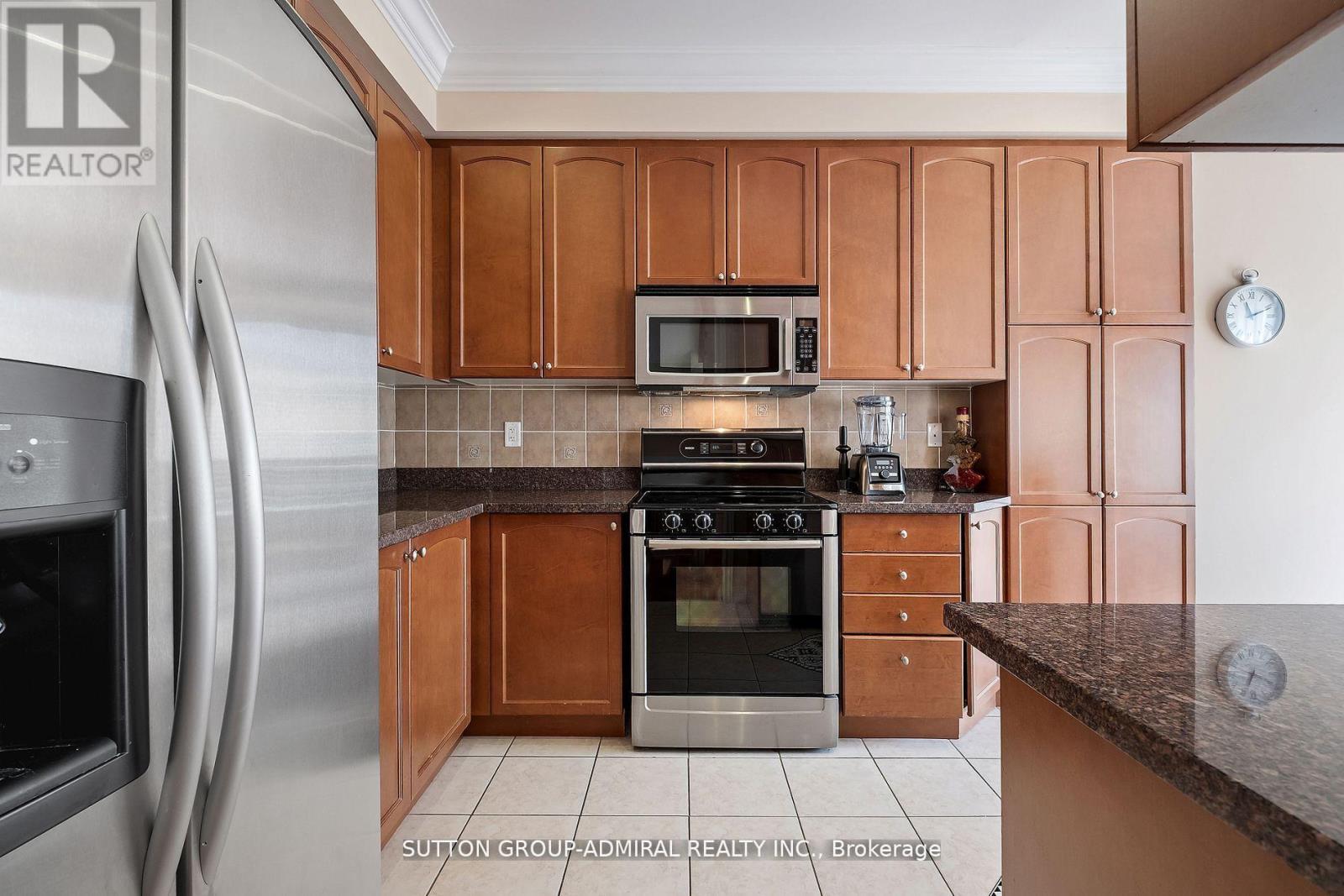 11 Thistle Avenue, Richmond Hill, Ontario  L4E 0B6 - Photo 5 - N12514454