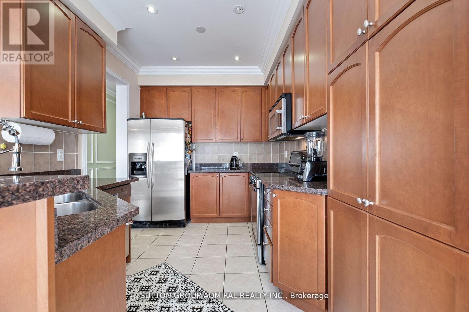 11 Thistle Avenue, Richmond Hill, Ontario  L4E 0B6 - Photo 6 - N12514454