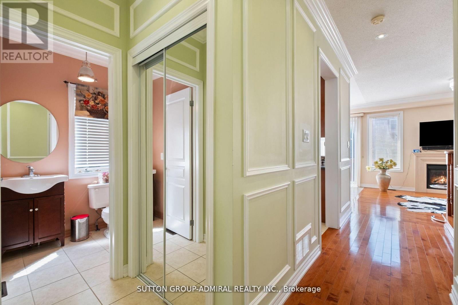 11 Thistle Avenue, Richmond Hill, Ontario  L4E 0B6 - Photo 8 - N12514454