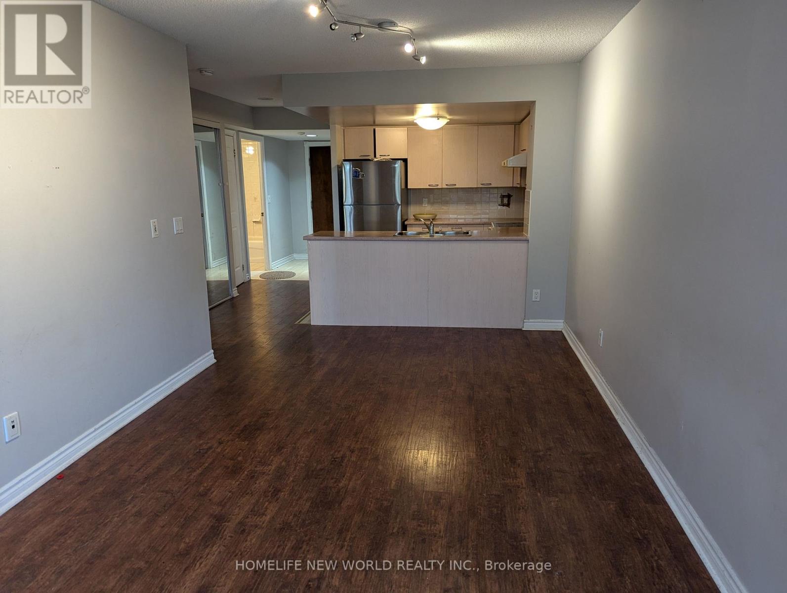 301 - 130 Pond Drive, Markham, Ontario  L3T 7W5 - Photo 7 - N12514488