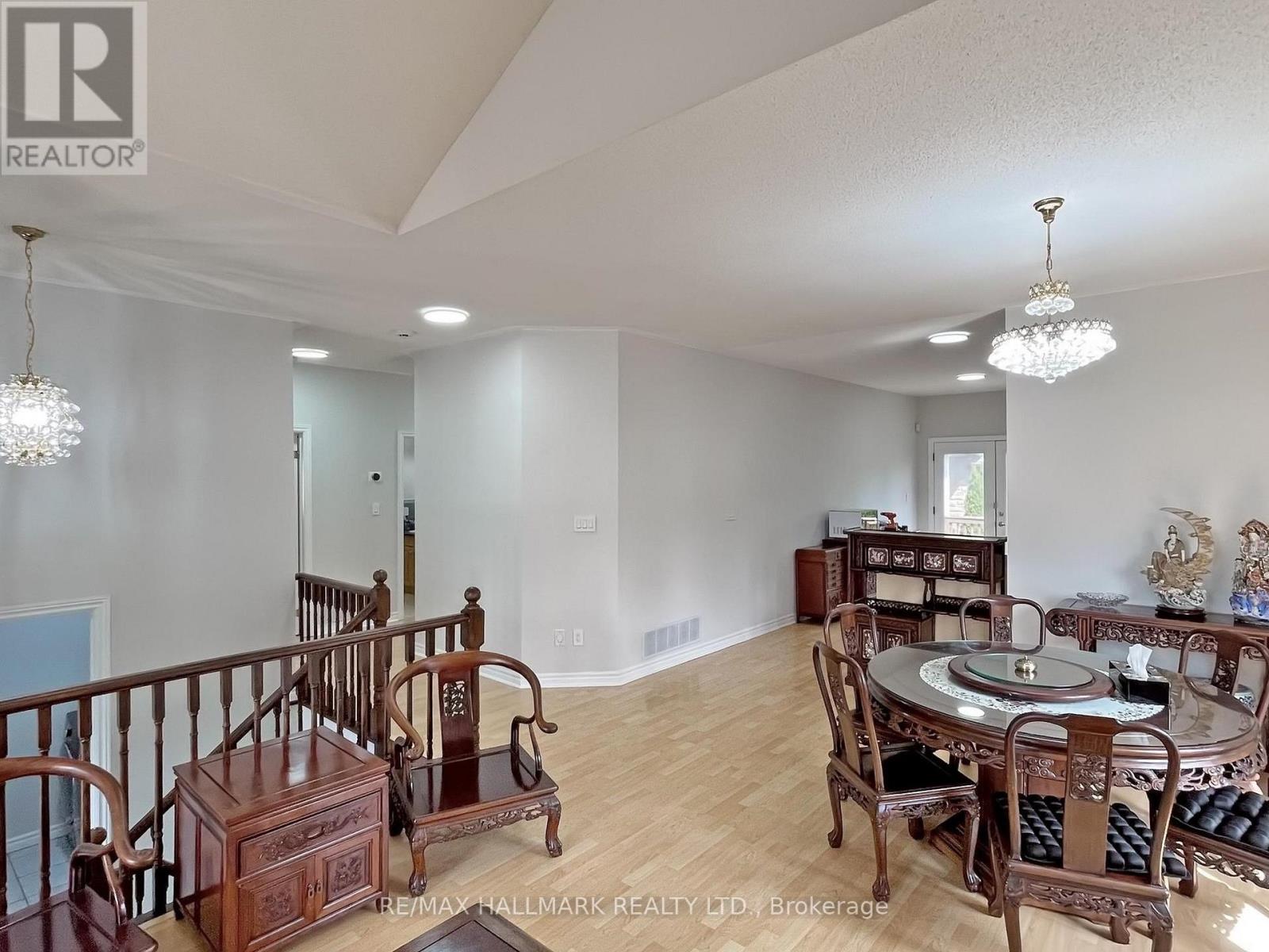 2 Snively Street, Richmond Hill, Ontario  L4E 3E7 - Photo 8 - N12514560