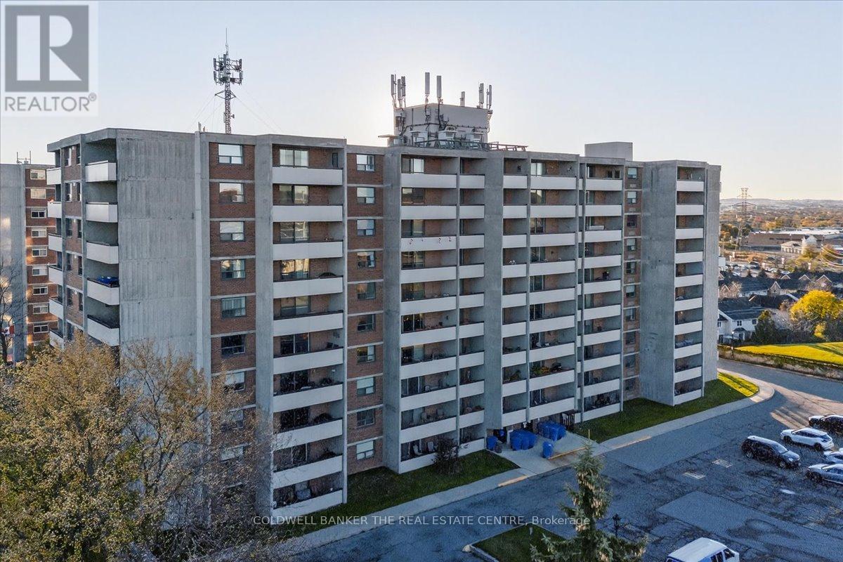 702 - 20 William Roe Boulevard, Newmarket, Ontario  L3Y 5V6 - Photo 2 - N12514588