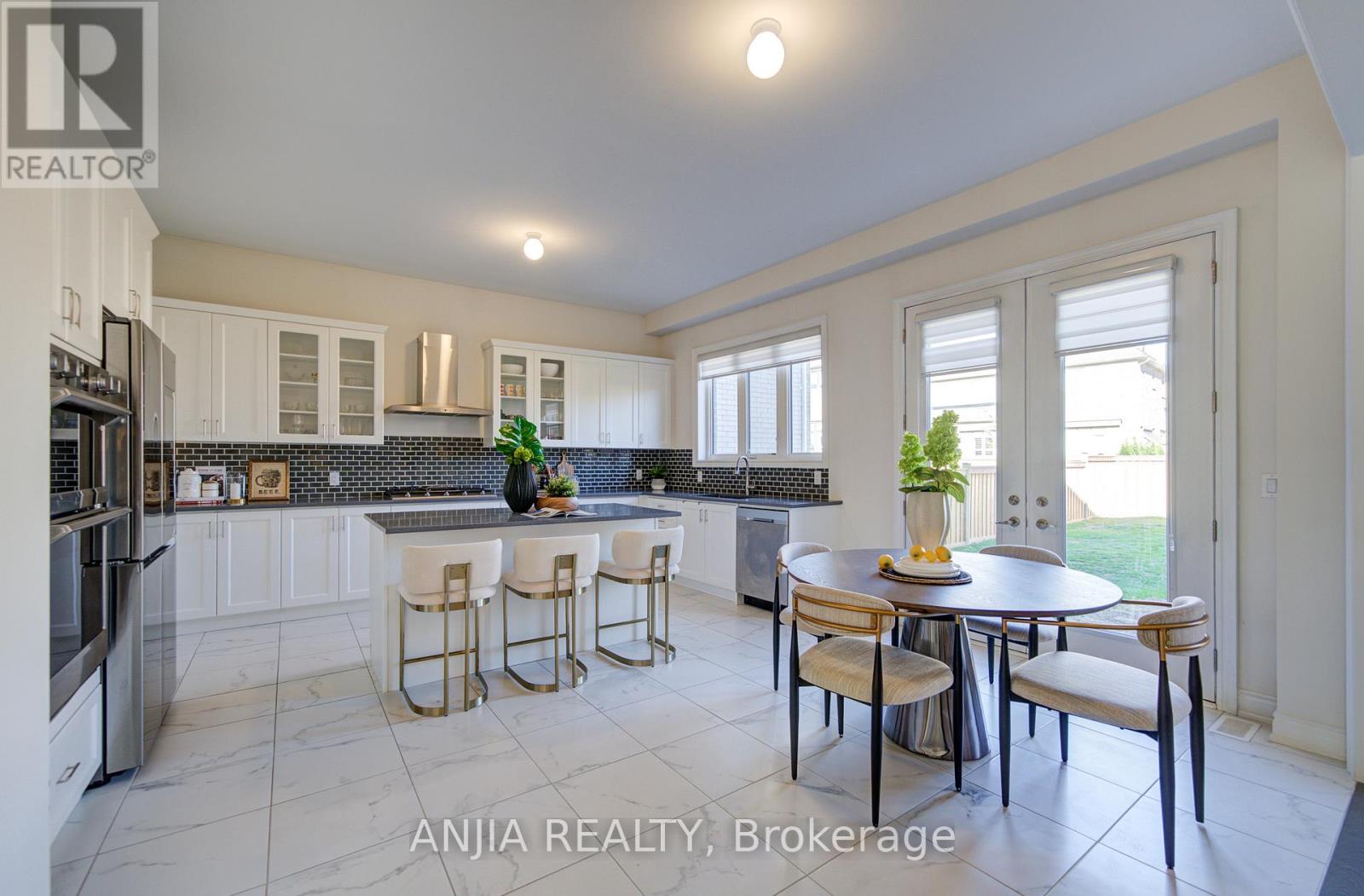 3 Joiner Circle, Whitchurch-Stouffville, Ontario  L4A 7X4 - Photo 10 - N12514622