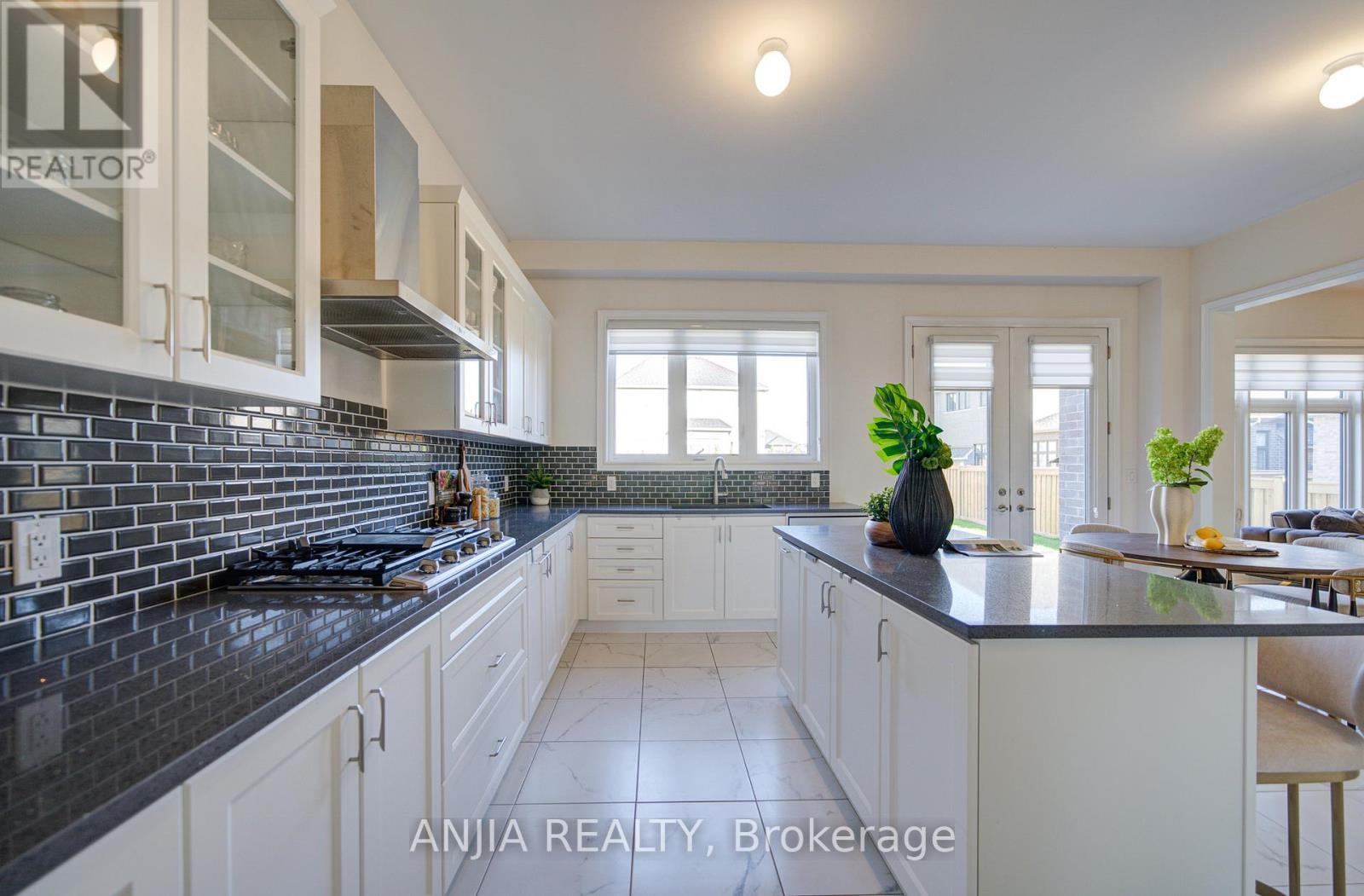 3 Joiner Circle, Whitchurch-Stouffville, Ontario  L4A 7X4 - Photo 13 - N12514622