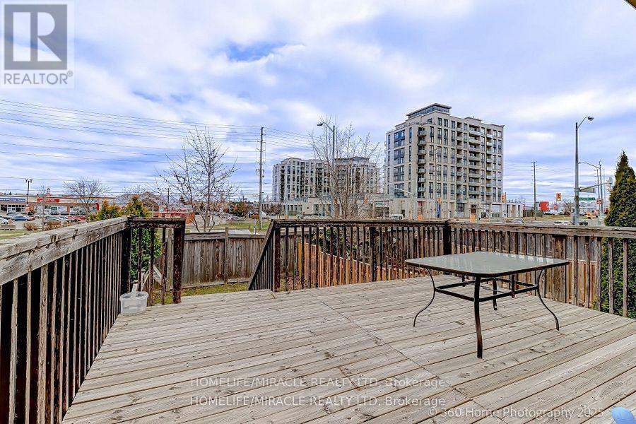 7 Creekwood Court, Vaughan, Ontario  L4L 9E6 - Photo 10 - N12514694