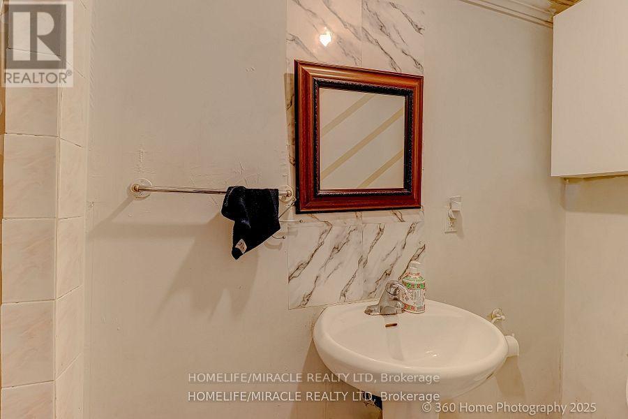 7 Creekwood Court, Vaughan, Ontario  L4L 9E6 - Photo 27 - N12514694