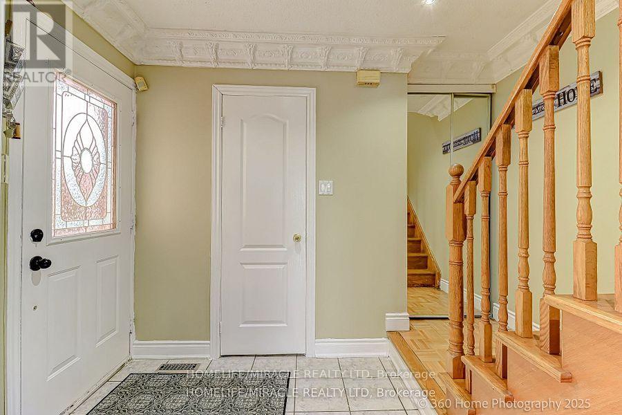 7 Creekwood Court, Vaughan, Ontario  L4L 9E6 - Photo 6 - N12514694