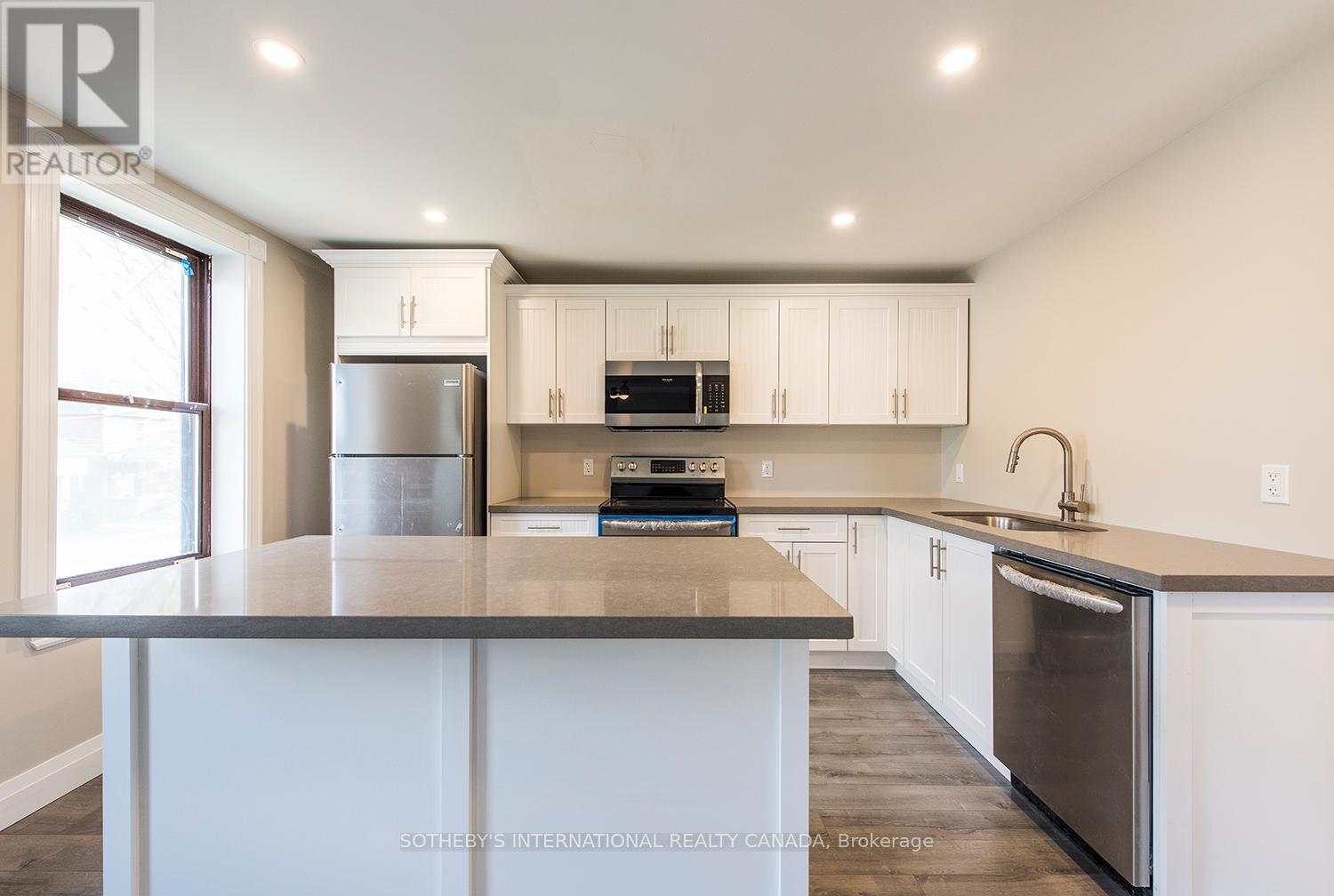 Unit 2 (Upper) - 254 Cedar Street, Collingwood, Ontario  L9Y 3A8 - Photo 4 - S12514618