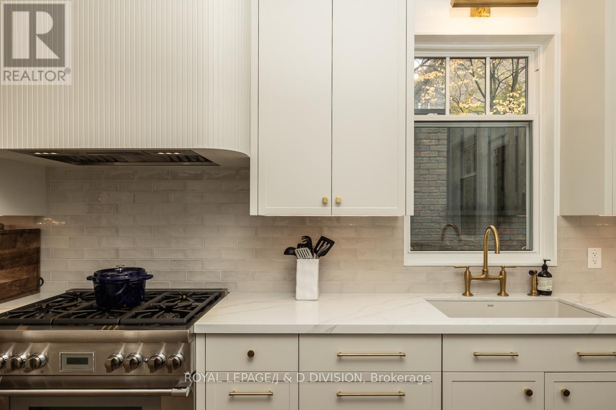 102 Shaftesbury Avenue, Toronto, Ontario  M4T 1A5 - Photo 15 - C12514494