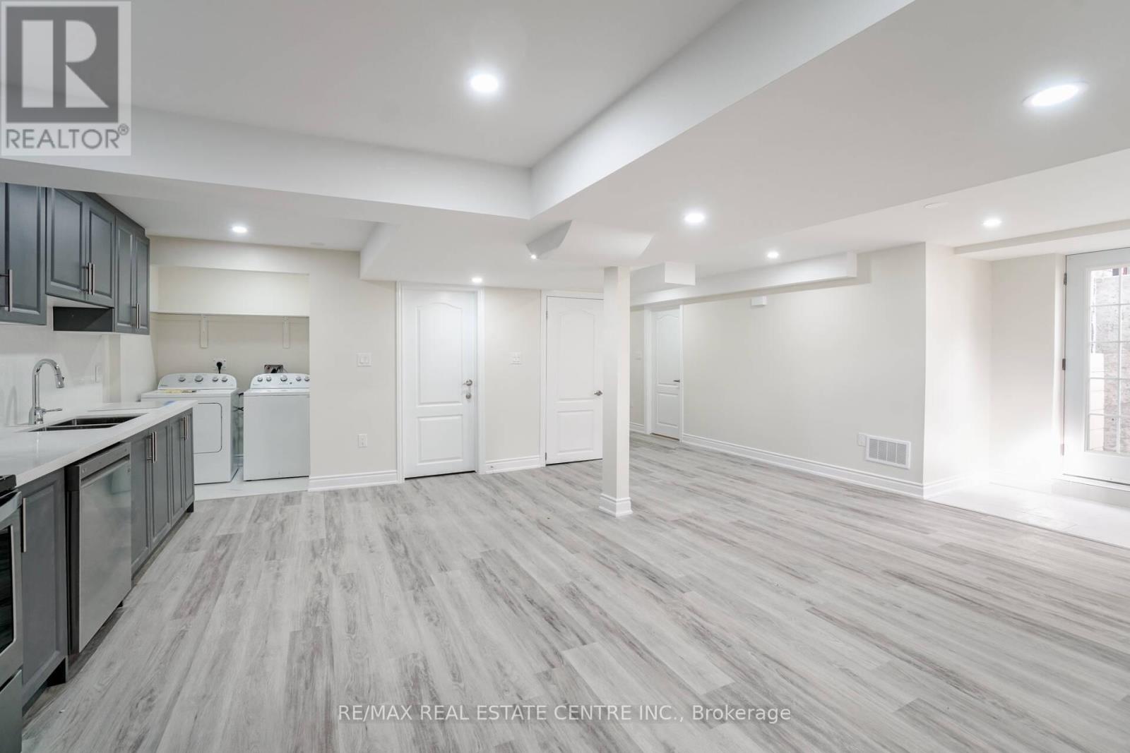 3252 Escada Drive, Mississauga, Ontario  L5M 7V5 - Photo 11 - W12514436