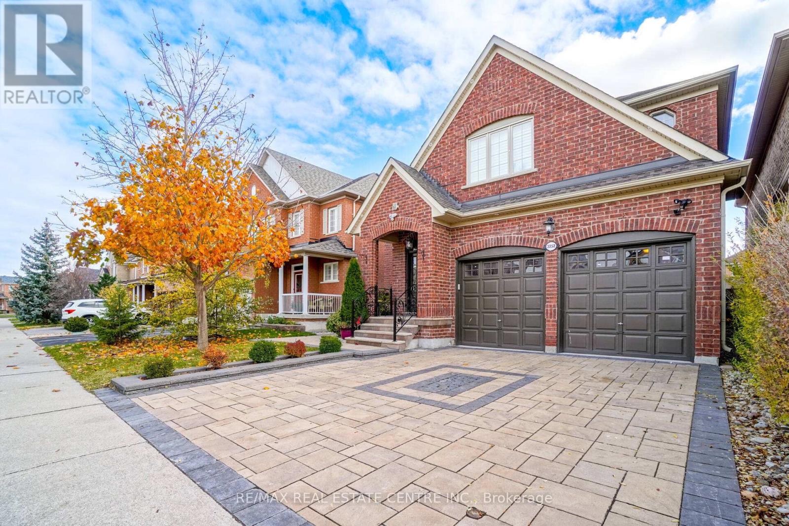 3252 Escada Drive, Mississauga, Ontario  L5M 7V5 - Photo 2 - W12514436