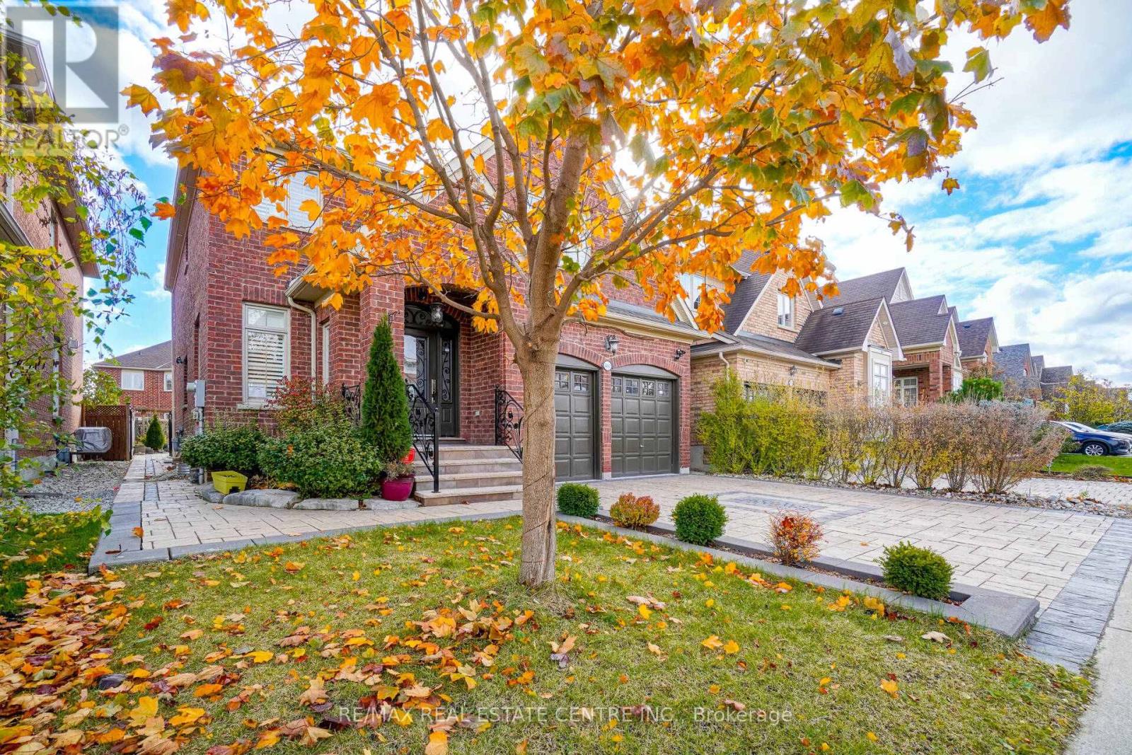 3252 Escada Drive, Mississauga, Ontario  L5M 7V5 - Photo 3 - W12514436