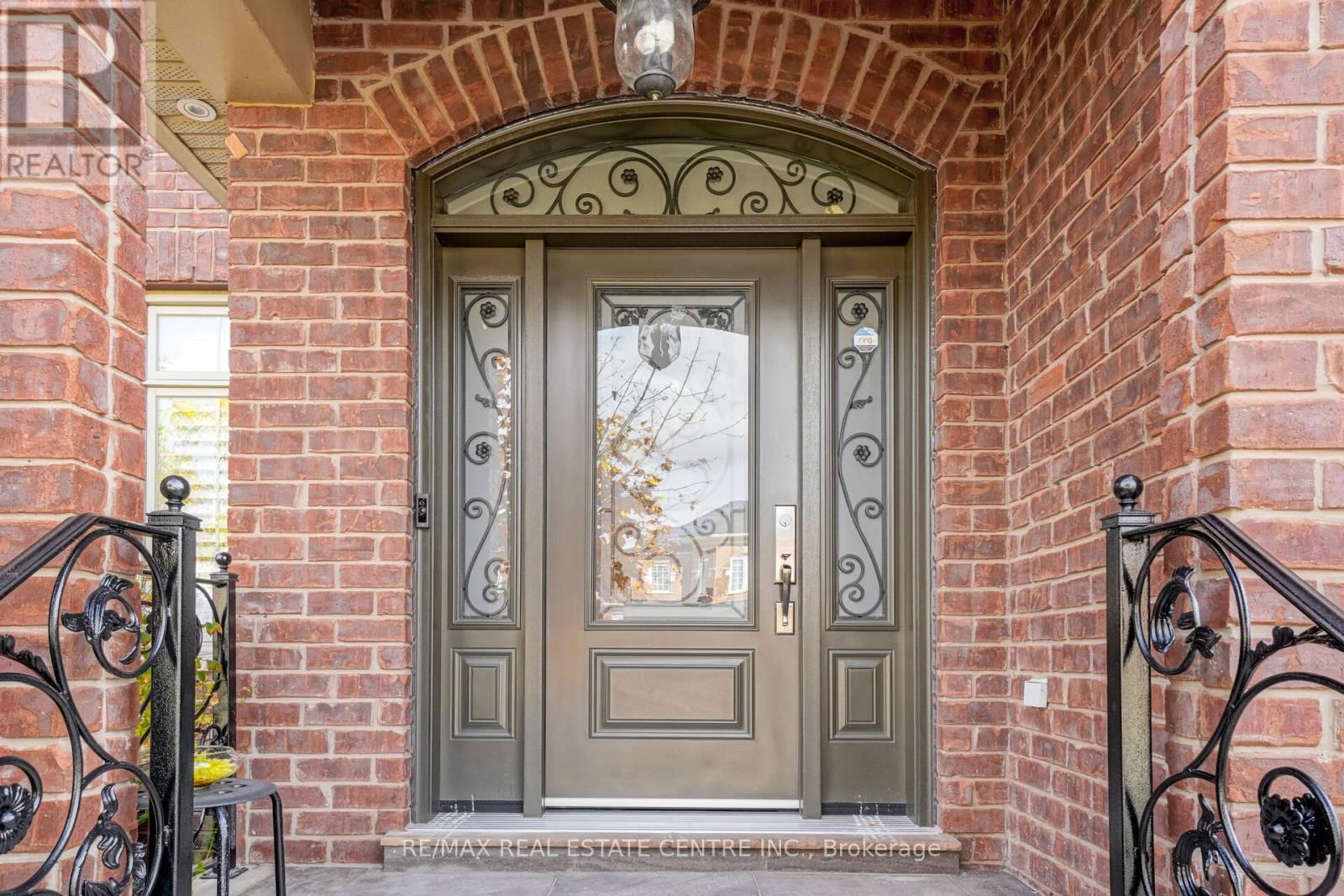 3252 Escada Drive, Mississauga, Ontario  L5M 7V5 - Photo 5 - W12514436