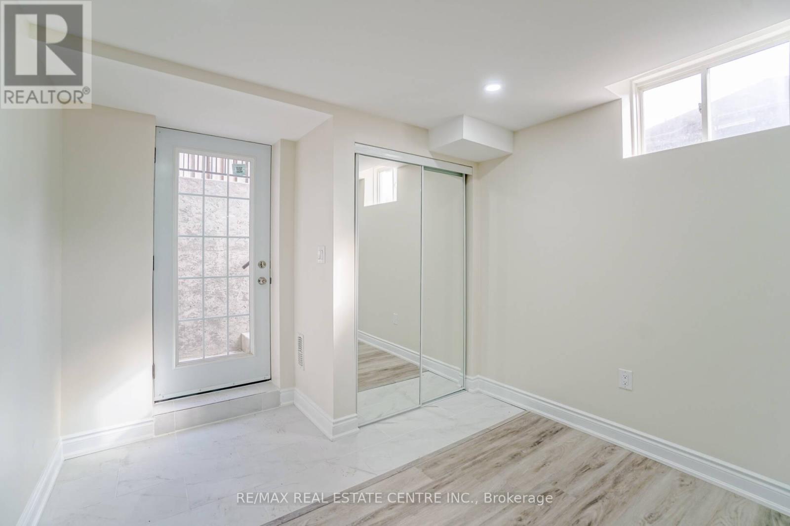 3252 Escada Drive, Mississauga, Ontario  L5M 7V5 - Photo 7 - W12514436