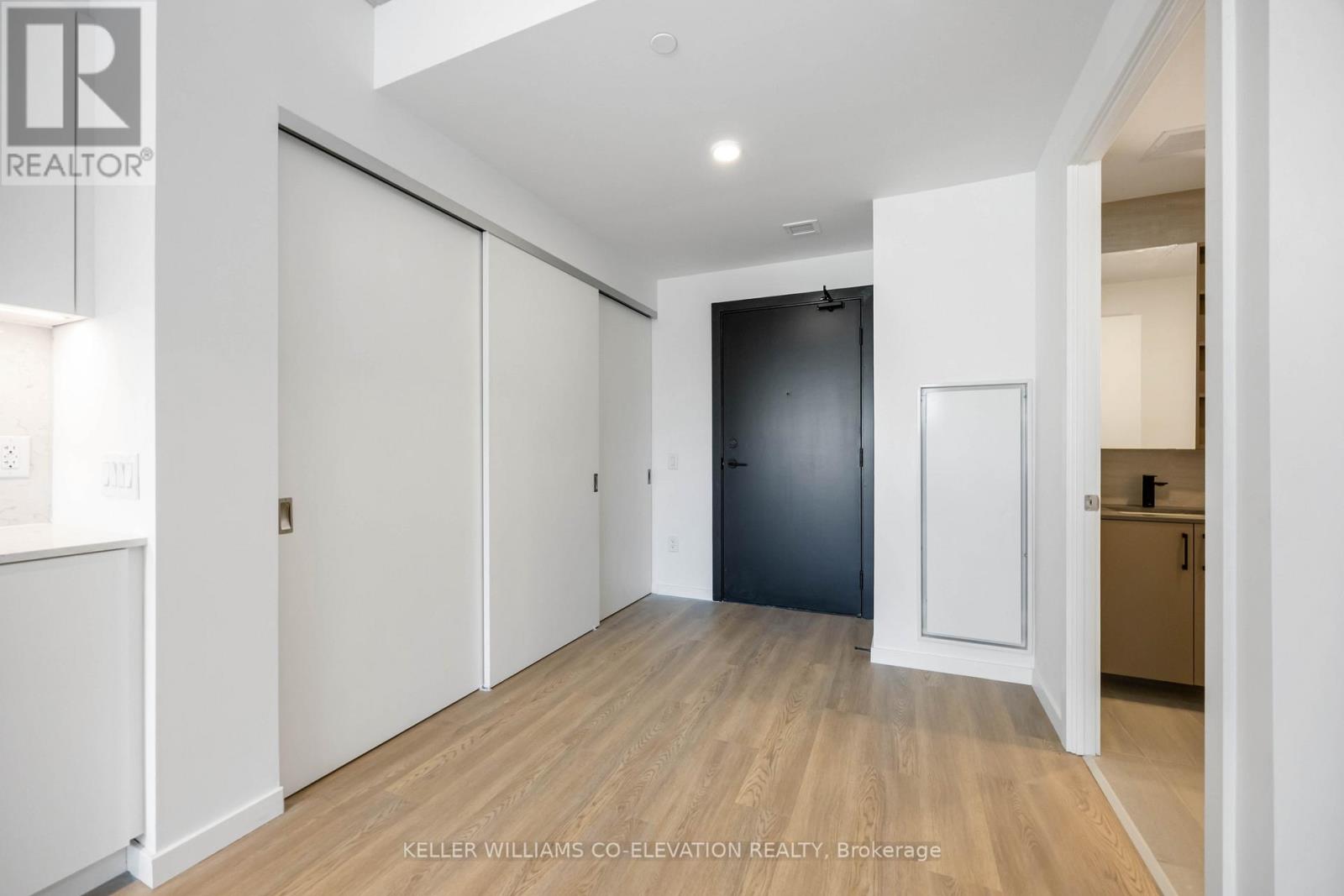 219 - 689 The Queensway Street, Toronto, Ontario  M8Y 1L1 - Photo 2 - W12514482