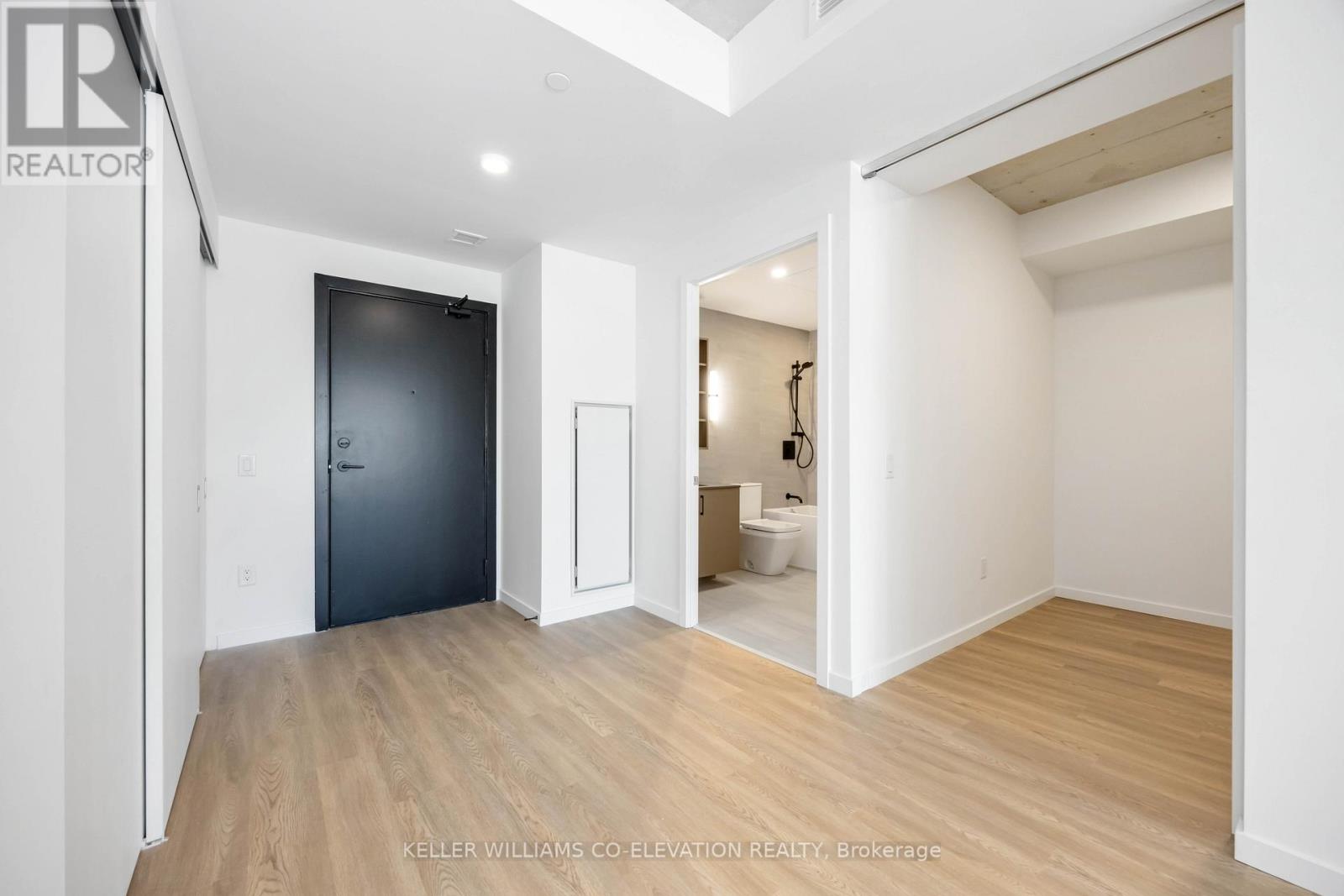 219 - 689 The Queensway Street, Toronto, Ontario  M8Y 1L1 - Photo 3 - W12514482