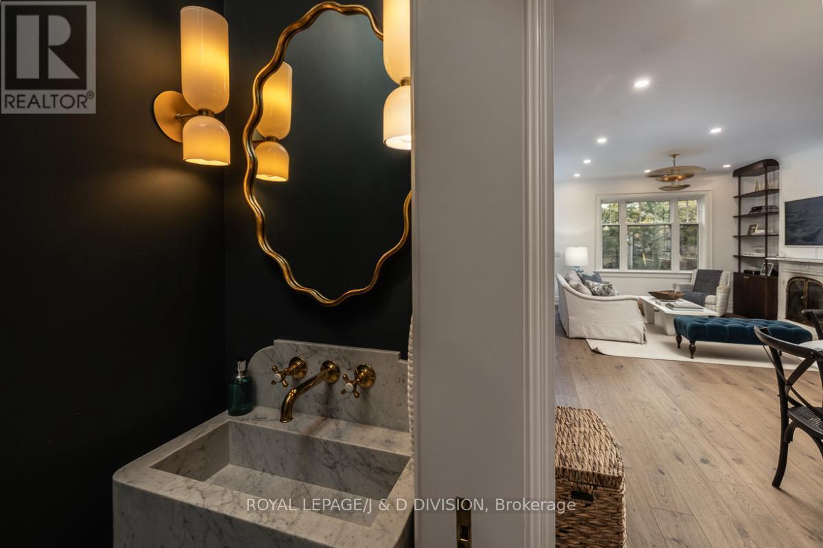 102 Shaftesbury Avenue, Toronto, Ontario  M4T 1A5 - Photo 7 - C12514494