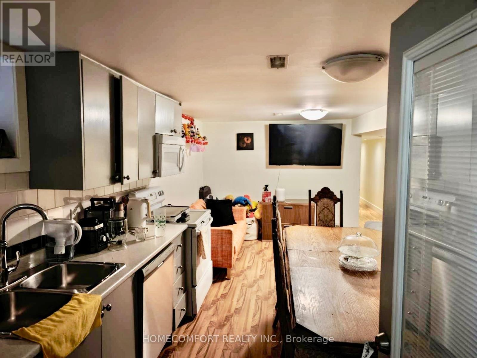 Lower - 178 Rosemount Avenue, Toronto, Ontario  M6H 2M9 - Photo 4 - W12514508