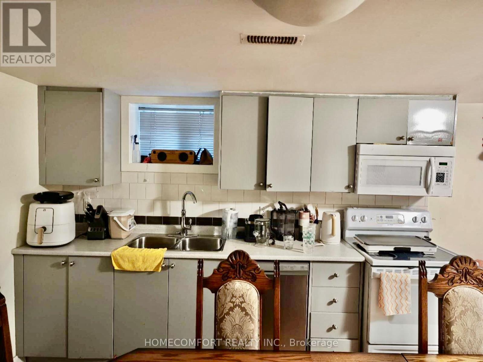 Lower - 178 Rosemount Avenue, Toronto, Ontario  M6H 2M9 - Photo 6 - W12514508