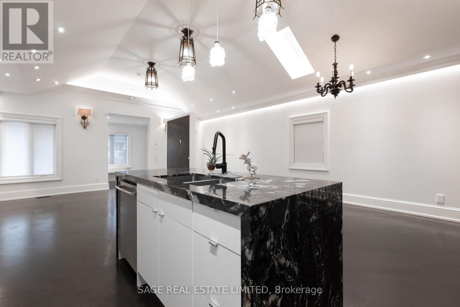 170 Silverthorne Avenue, Toronto, Ontario  M6N 3K3 - Photo 10 - W12514534