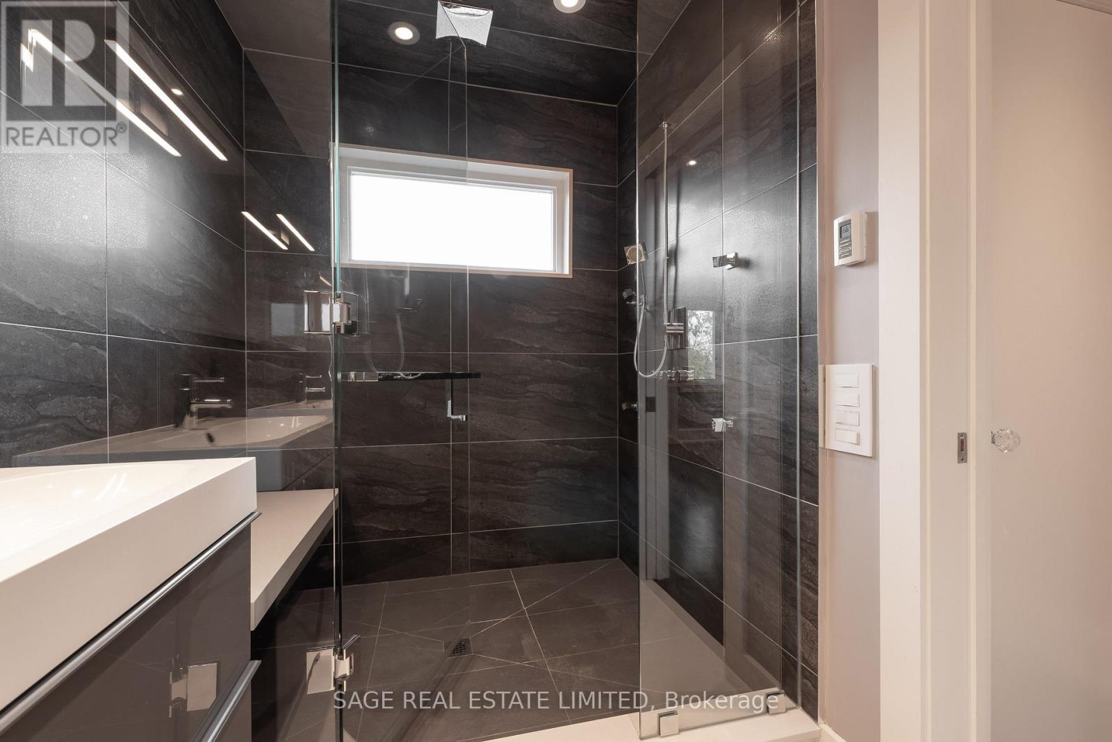 170 Silverthorne Avenue, Toronto, Ontario  M6N 3K3 - Photo 28 - W12514534