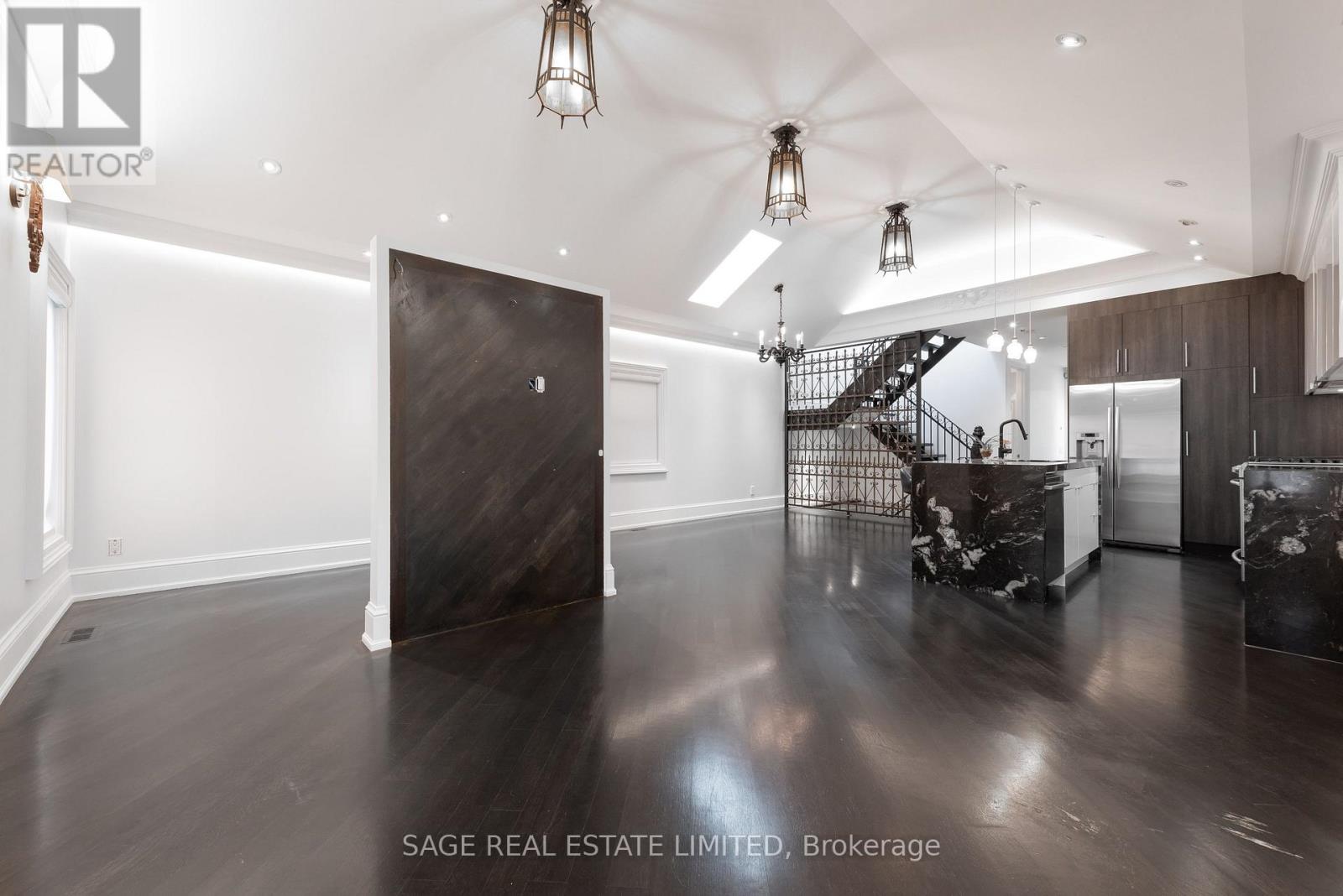 170 Silverthorne Avenue, Toronto, Ontario  M6N 3K3 - Photo 5 - W12514534