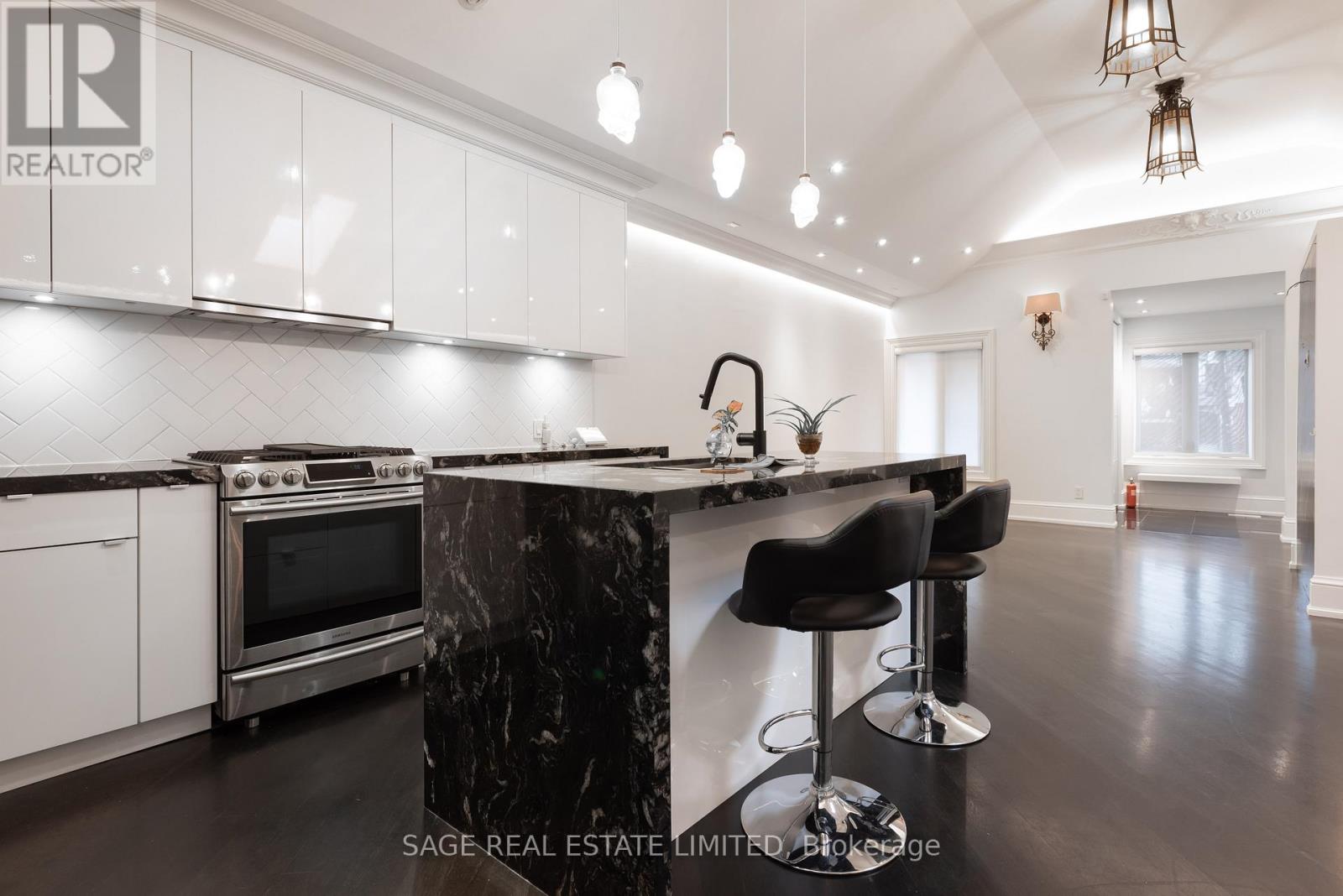 170 Silverthorne Avenue, Toronto, Ontario  M6N 3K3 - Photo 8 - W12514534