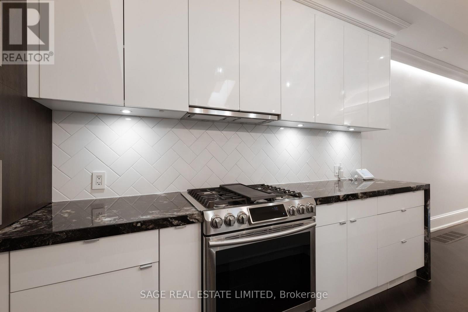 170 Silverthorne Avenue, Toronto, Ontario  M6N 3K3 - Photo 9 - W12514534