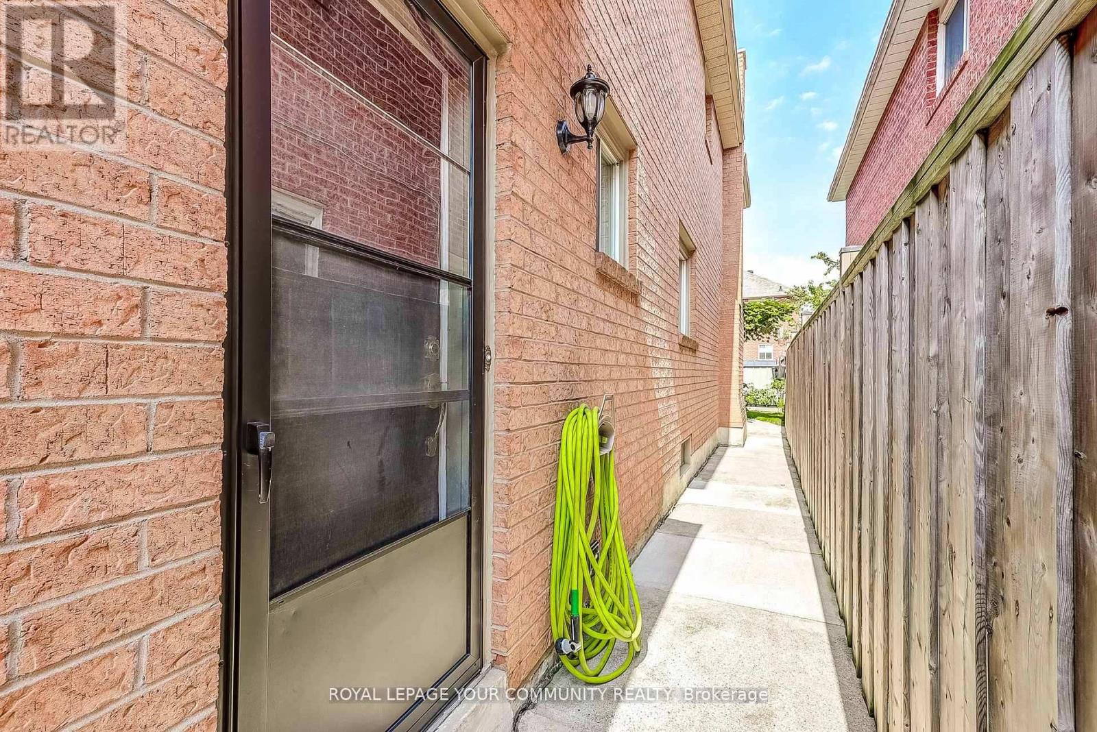 1045 Sherwood Mills Boulevard, Mississauga, Ontario  L5V 1R3 - Photo 46 - W12514572