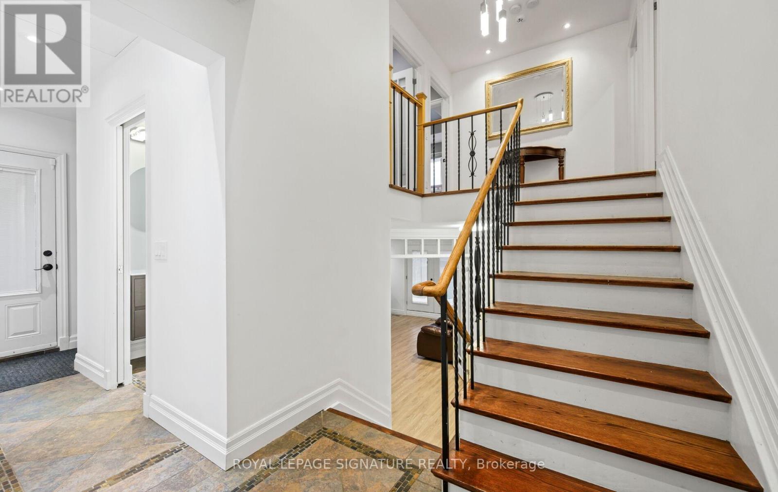 16 Kingsborough Crescent, Toronto, Ontario  M9R 2T9 - Photo 12 - W12514586