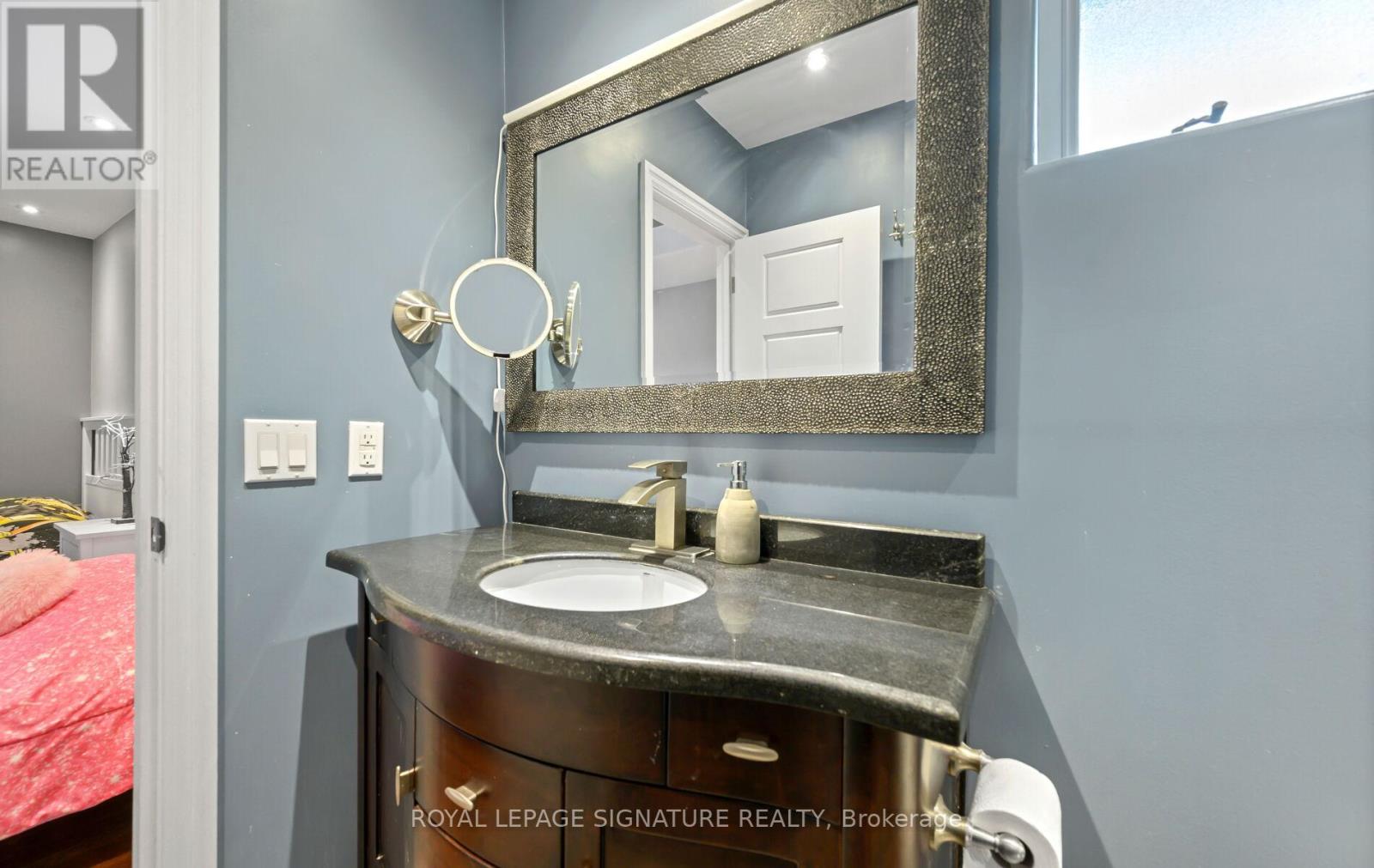 16 Kingsborough Crescent, Toronto, Ontario  M9R 2T9 - Photo 20 - W12514586