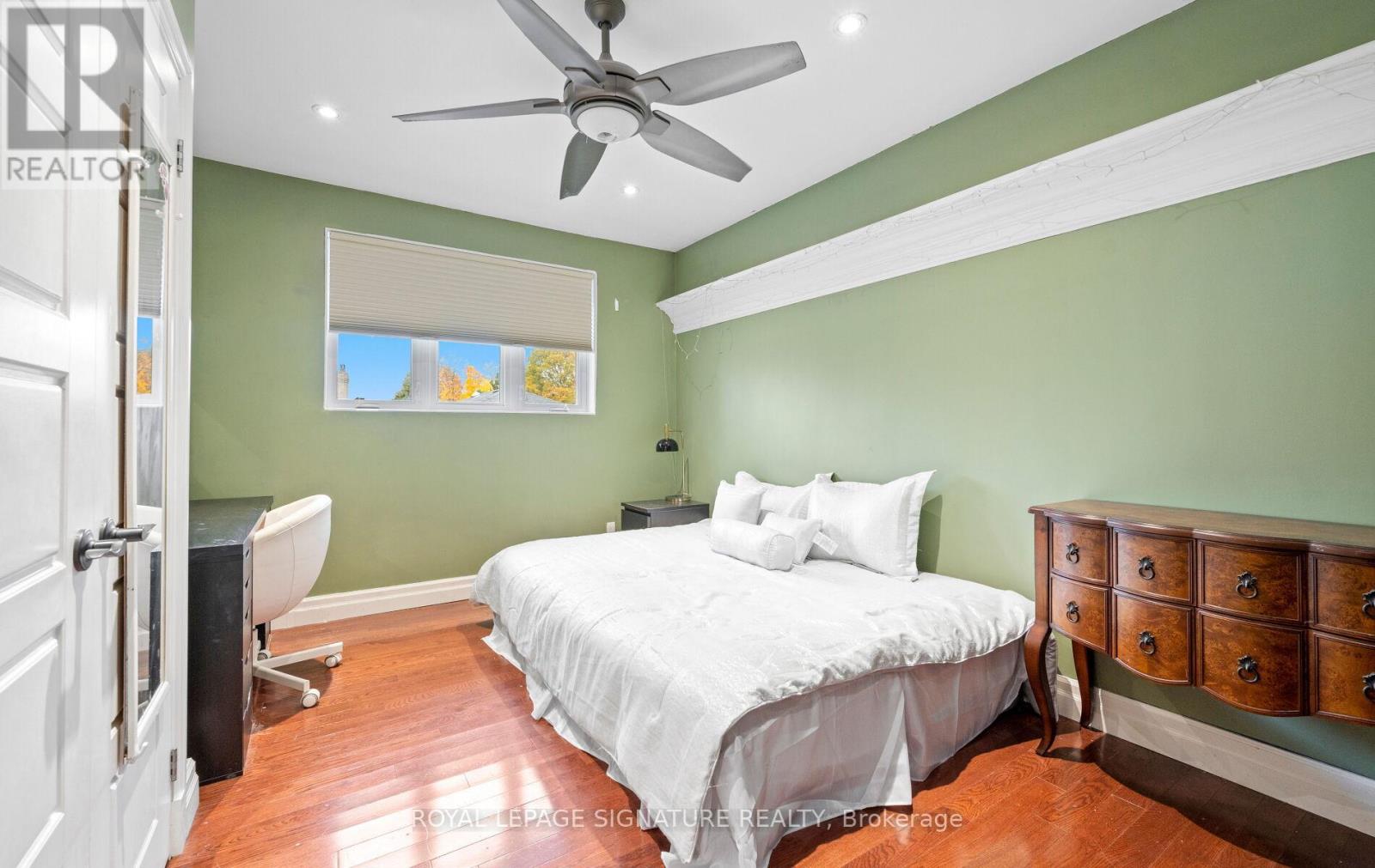 16 Kingsborough Crescent, Toronto, Ontario  M9R 2T9 - Photo 21 - W12514586