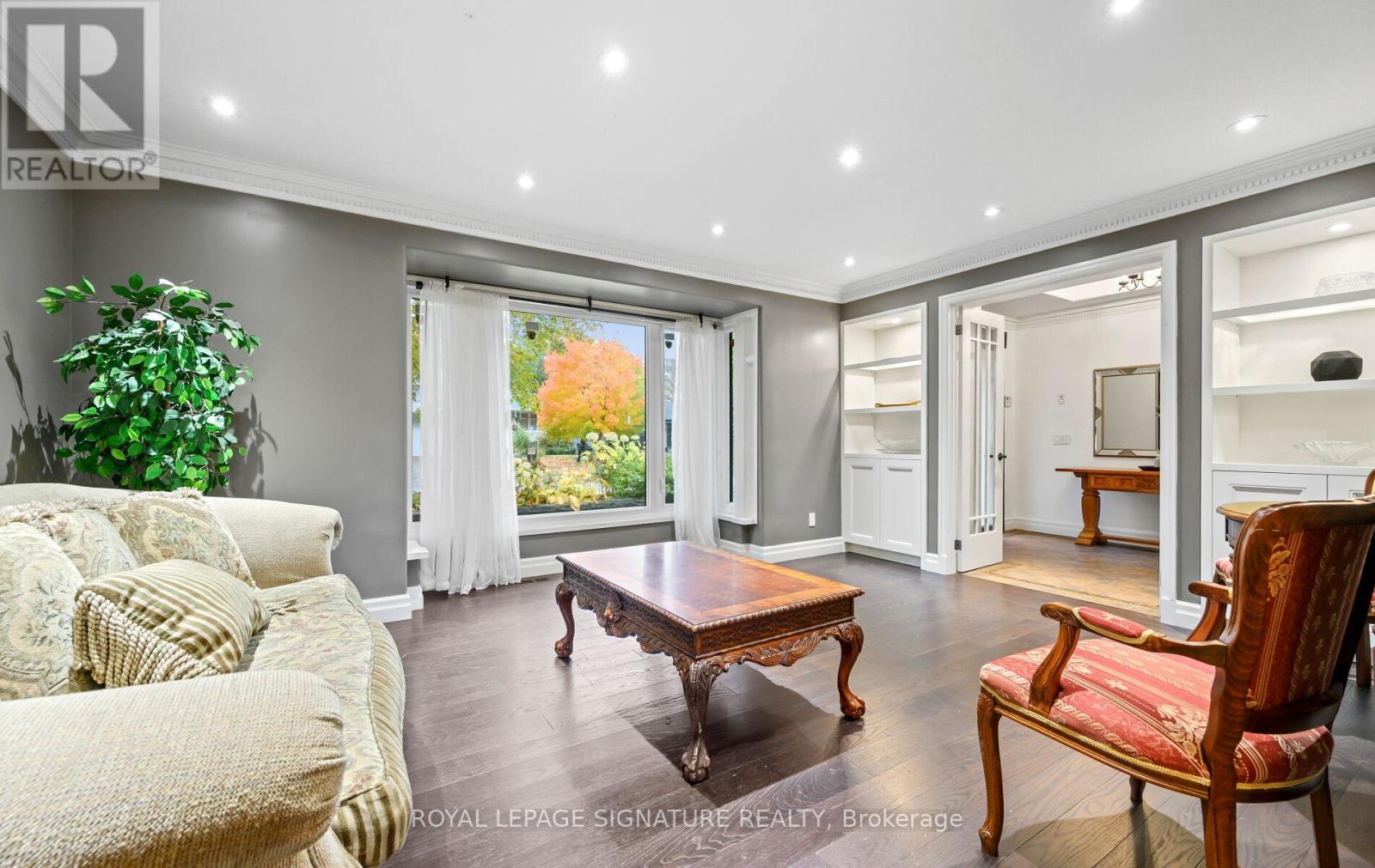 16 Kingsborough Crescent, Toronto, Ontario  M9R 2T9 - Photo 7 - W12514586