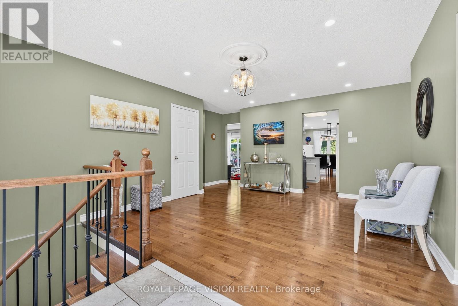 7 Montgomery Square, Brampton, Ontario  L6Z 3H3 - Photo 4 - W12514596