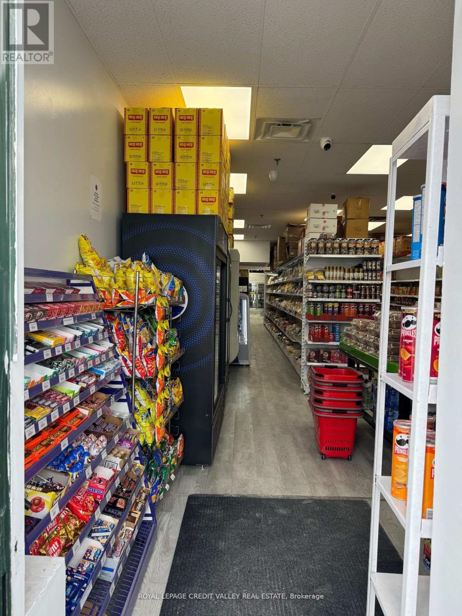 1965 Britannia Road W, Mississauga, Ontario  L5M 4Y4 - Photo 3 - W12514598