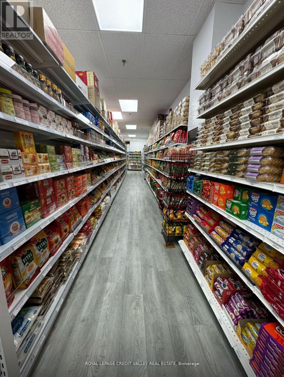 1965 Britannia Road W, Mississauga, Ontario  L5M 4Y4 - Photo 6 - W12514598