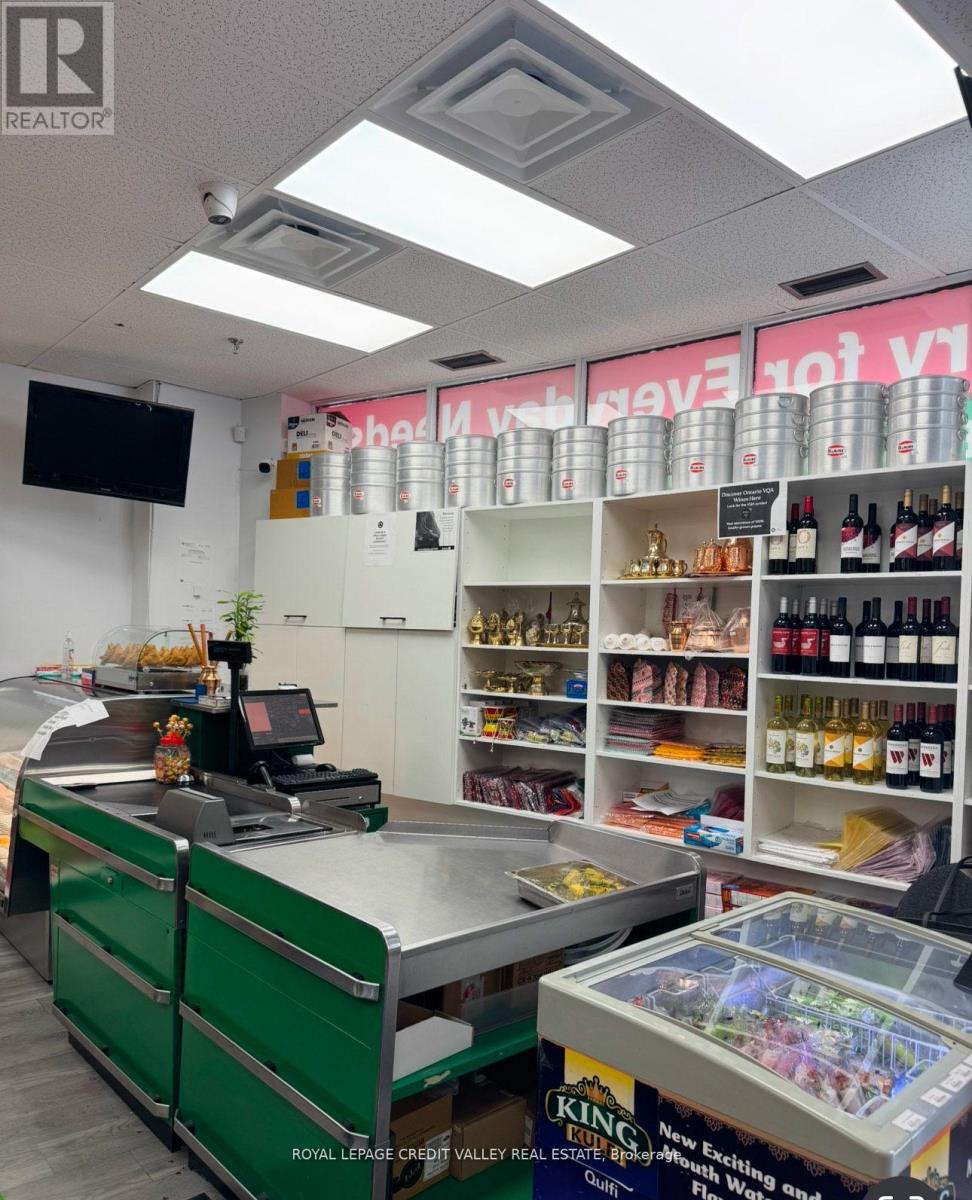 1965 Britannia Road W, Mississauga, Ontario  L5M 4Y4 - Photo 7 - W12514598