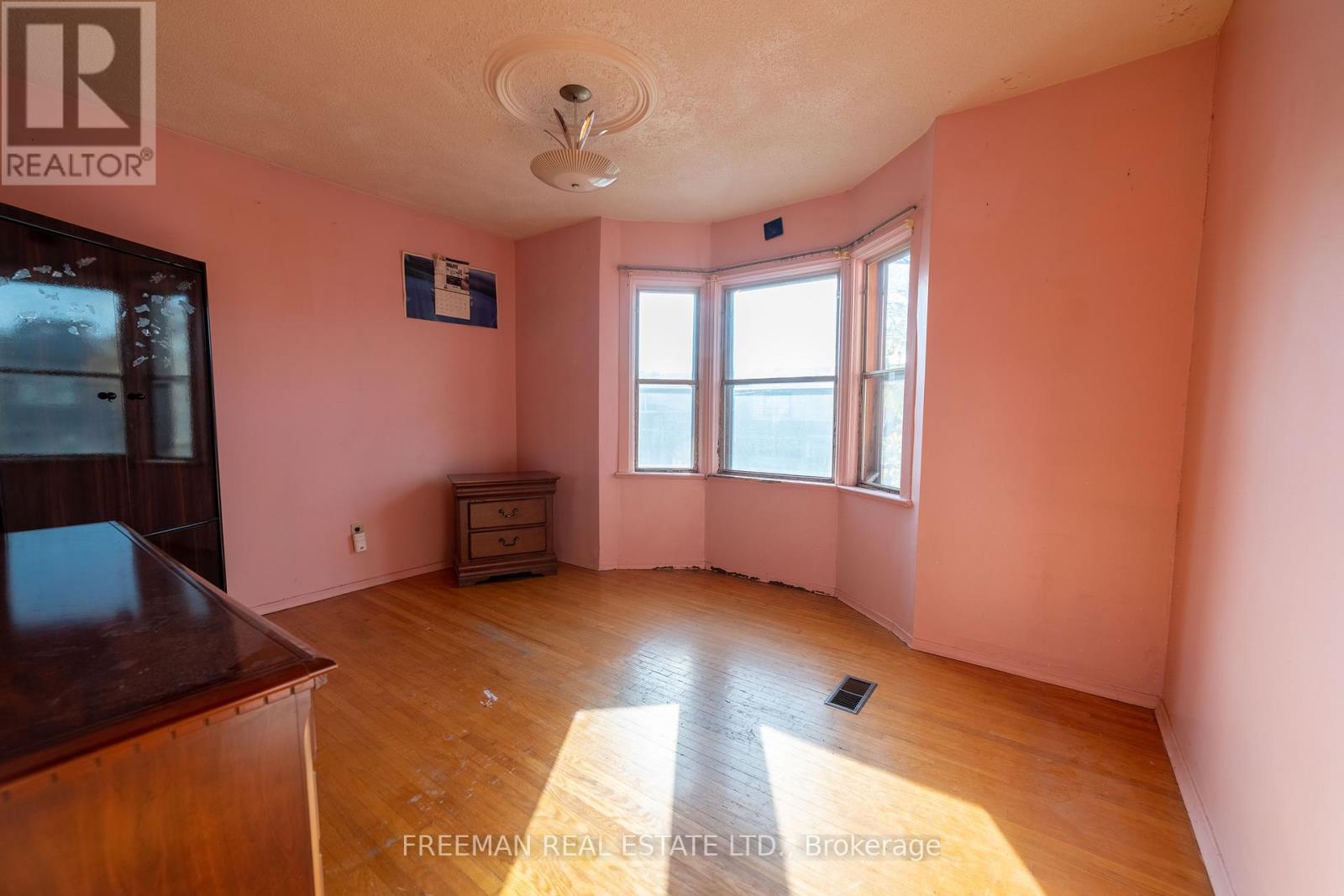 67 Day Avenue, Toronto, Ontario M6E 3W1 - Photo 8 - W12514602