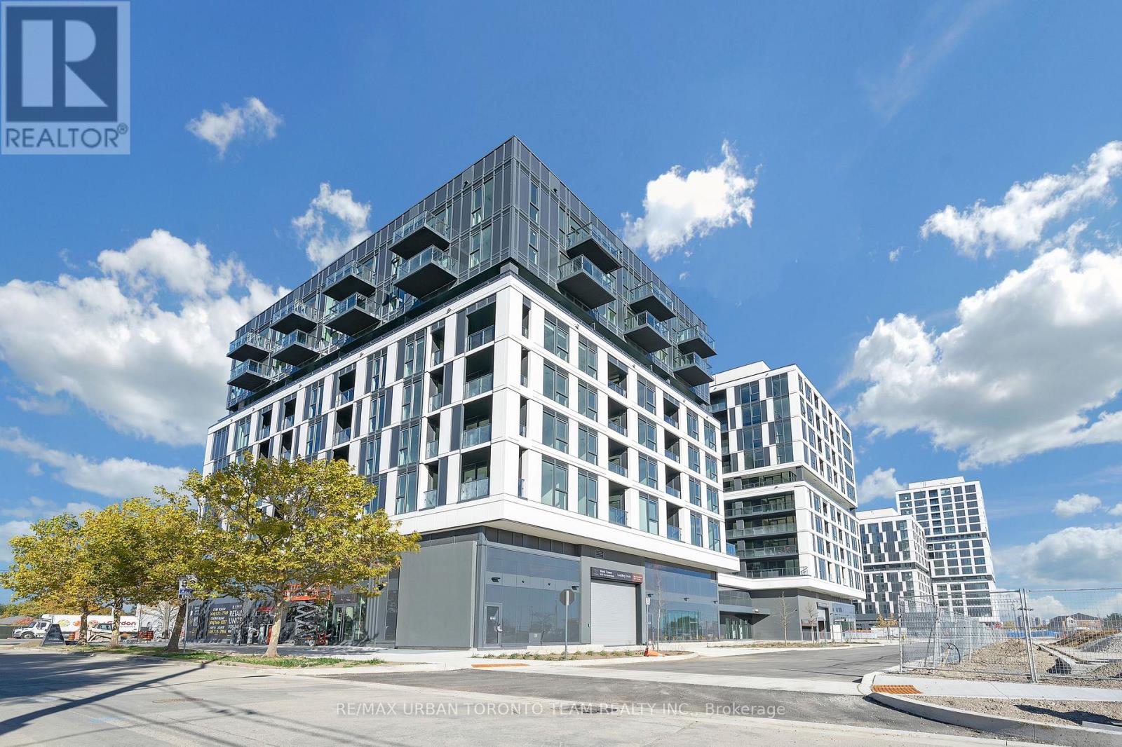 524 - 1037 THE QUEENSWAY, Toronto, Ontario