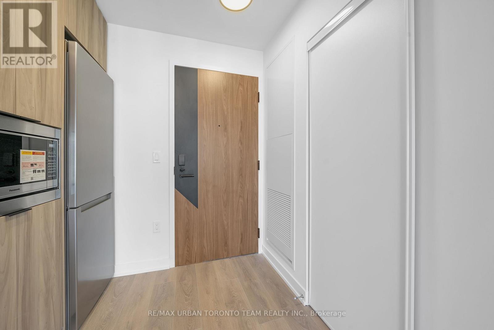 524 - 1037 The Queensway, Toronto, Ontario  M8Z 6C7 - Photo 2 - W12514640