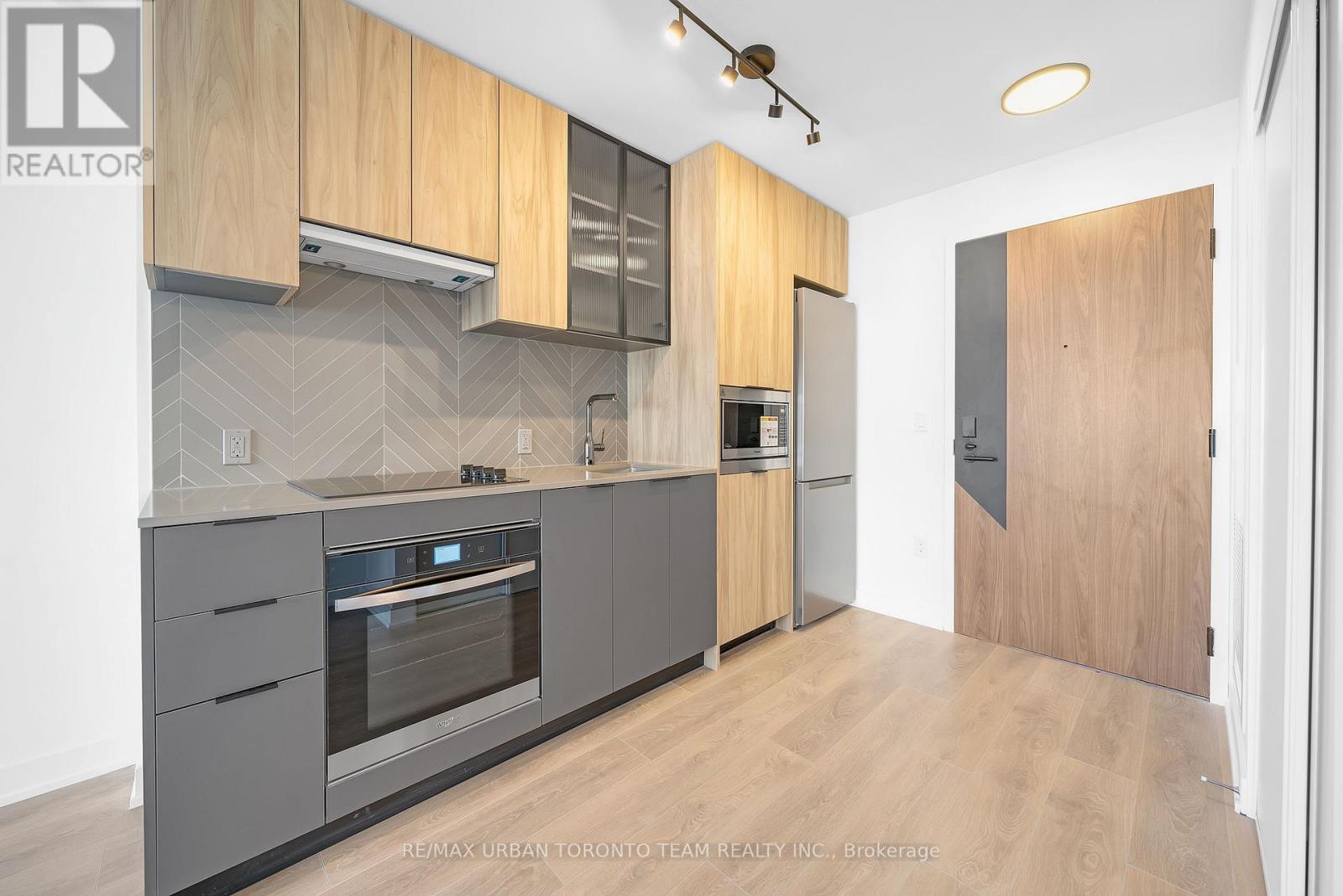 524 - 1037 The Queensway, Toronto, Ontario  M8Z 6C7 - Photo 3 - W12514640