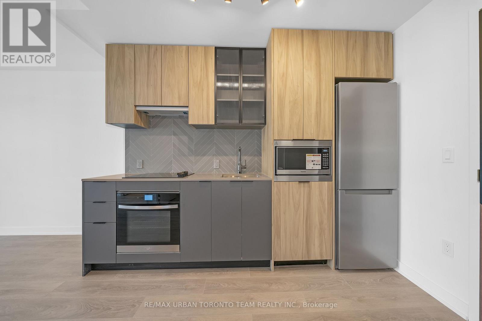 524 - 1037 The Queensway, Toronto, Ontario  M8Z 6C7 - Photo 5 - W12514640