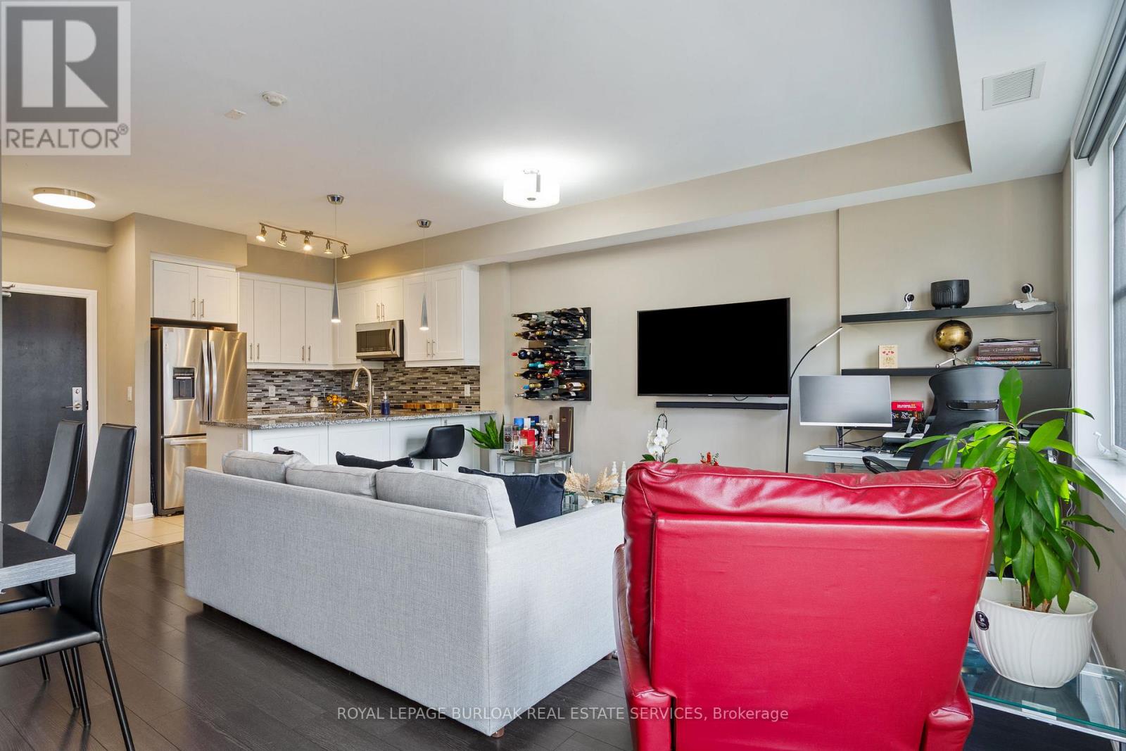 306 - 272 Georgian Drive, Oakville, Ontario  L6H 0K4 - Photo 14 - W12514656