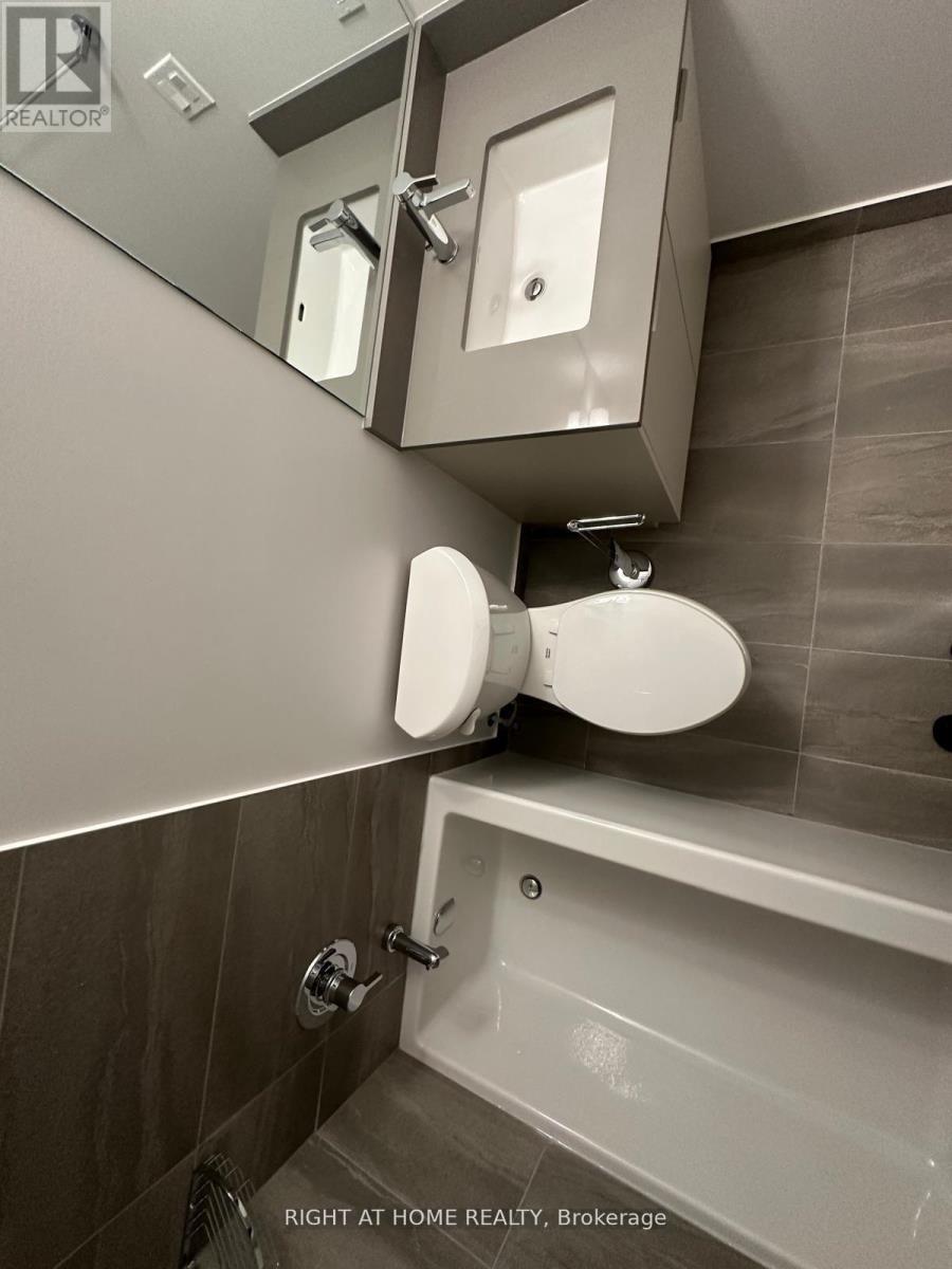 1608 - 202 Burnhamthorpe Road E, Mississauga, Ontario  L5A 4L4 - Photo 11 - W12514674