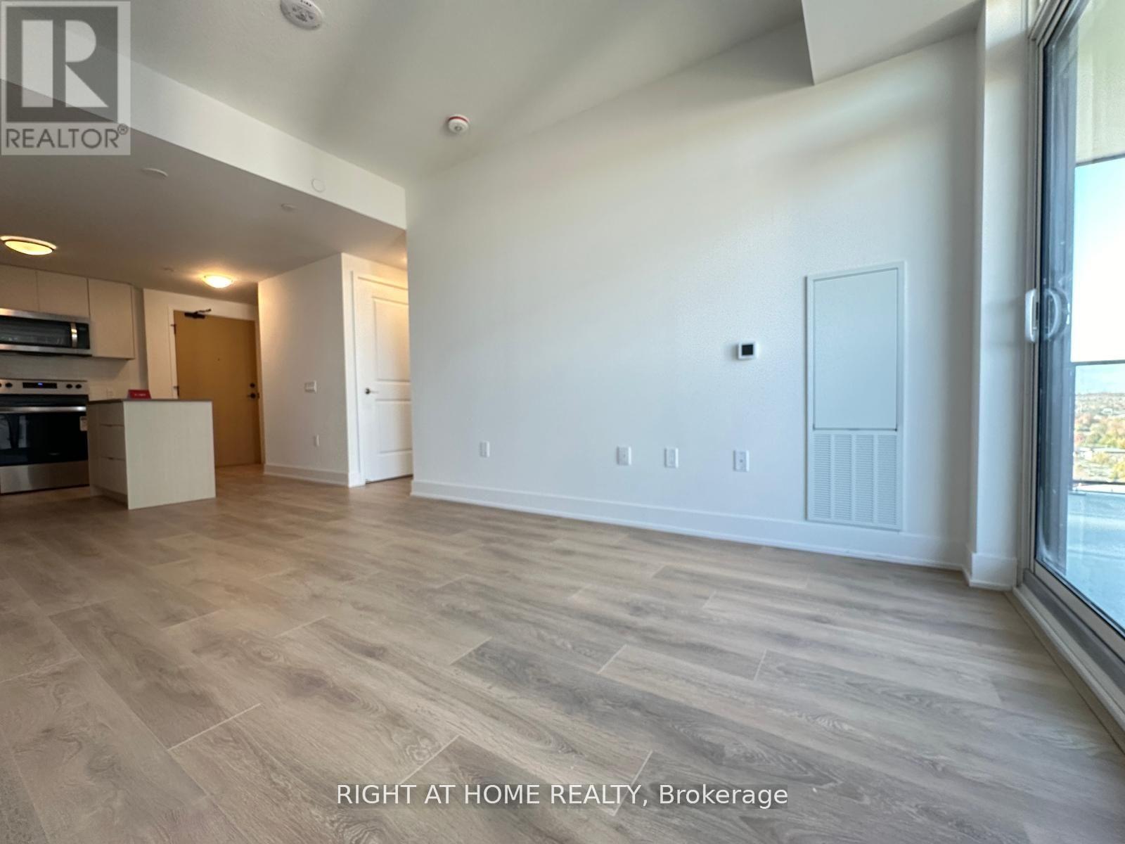 1608 - 202 Burnhamthorpe Road E, Mississauga, Ontario  L5A 4L4 - Photo 2 - W12514674