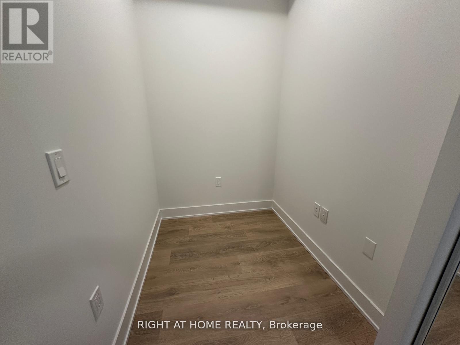 1608 - 202 Burnhamthorpe Road E, Mississauga, Ontario  L5A 4L4 - Photo 6 - W12514674