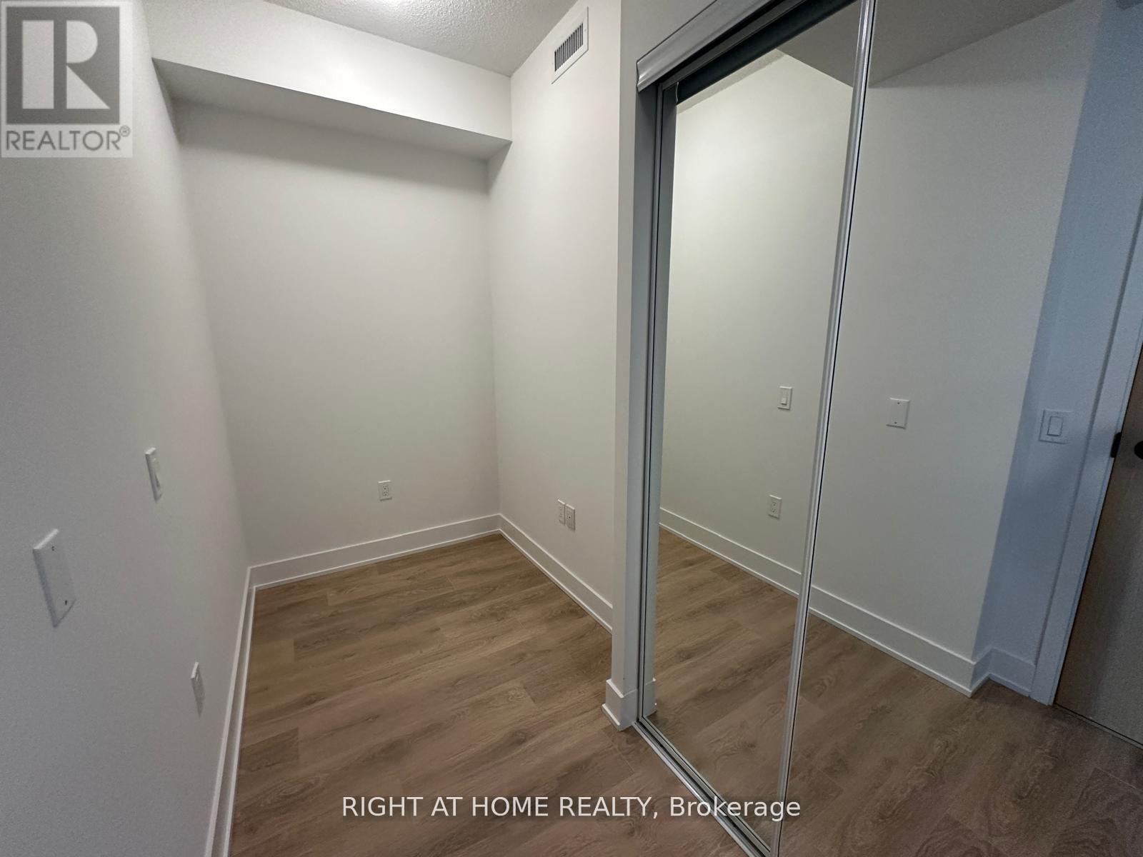 1608 - 202 Burnhamthorpe Road E, Mississauga, Ontario  L5A 4L4 - Photo 7 - W12514674