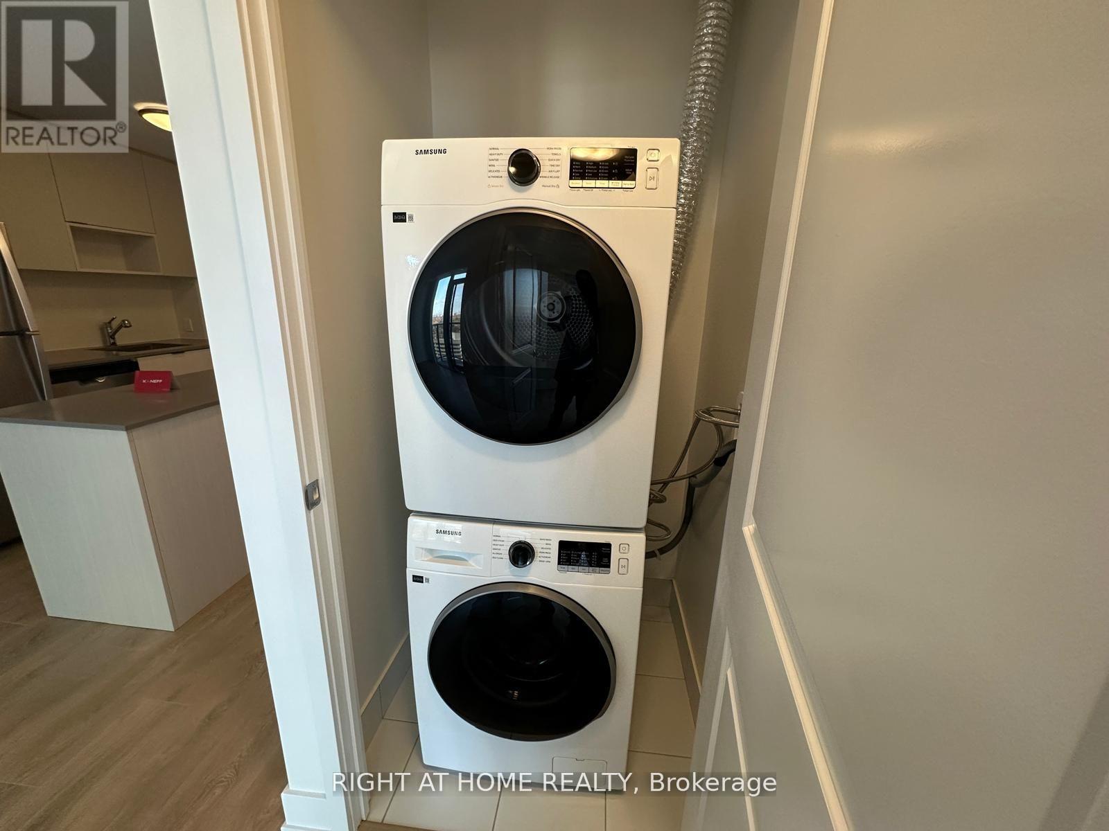 1608 - 202 Burnhamthorpe Road E, Mississauga, Ontario  L5A 4L4 - Photo 9 - W12514674