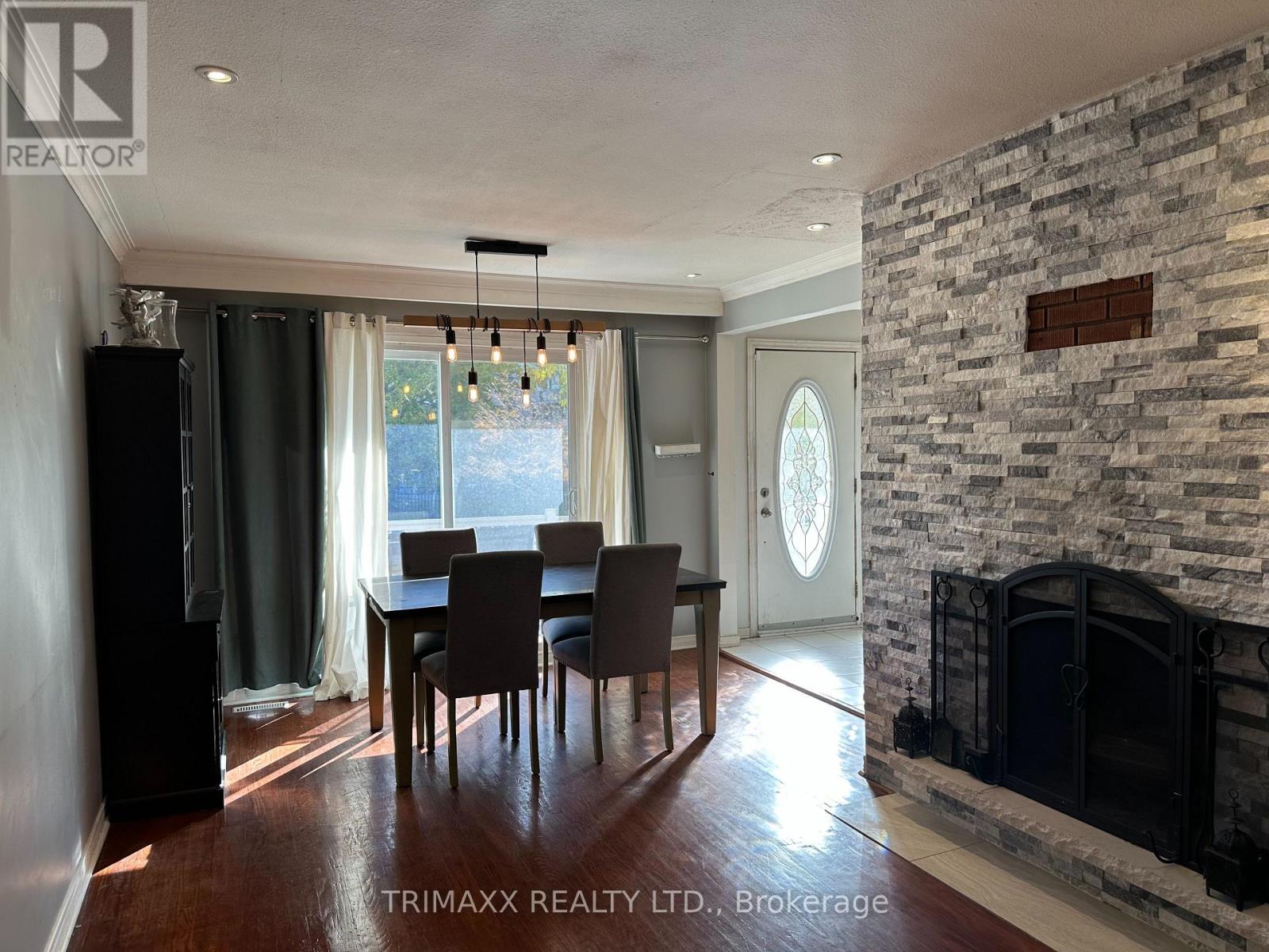 1179 Forestwood Drive, Mississauga, Ontario  L5C 1H6 - Photo 10 - W12514702